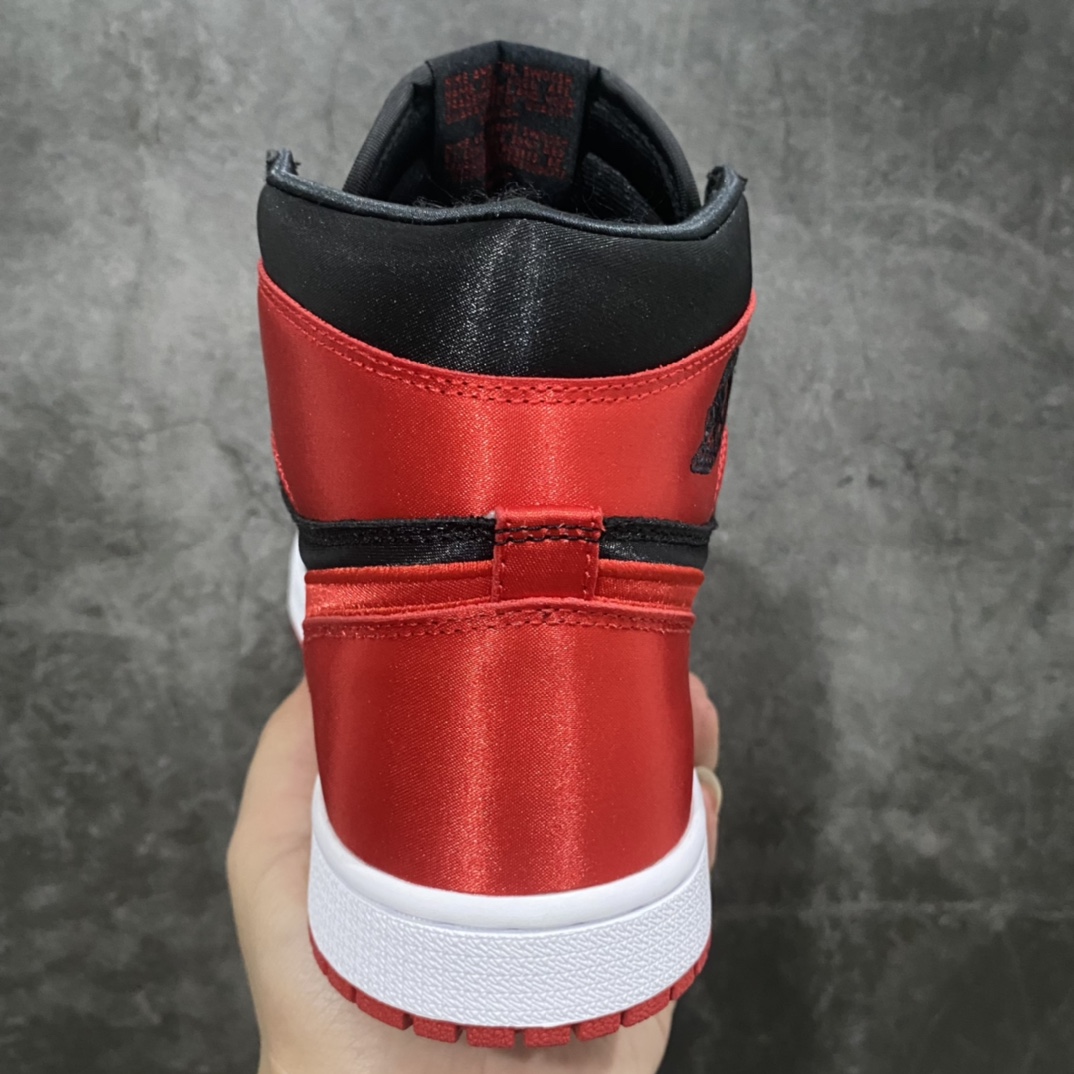 图片[4]-【莞产DG版】 Air Jordan 1 Retro High OG \” Satin Bred \” 黑红丝绸 AJ1乔1高帮文化篮球鞋 FD4810-061ZP开发室高价原版购回 高端外贸零售专供品质 原鞋原楦头纸板开发 原厂气垫 原厂竖纹防尘纸 极致一眼正品既视感 整体楦型最大限度还原公司正品  尺码：36 36.5 37.5 38 38.5 39 40 40.5 41 42 42.5 43 44 44.5-莆田鞋批发中心