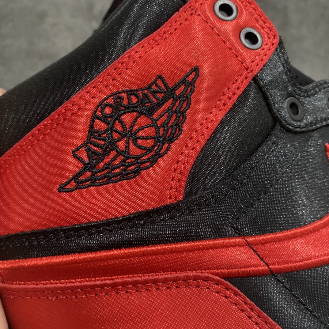 图片[2]-【莞产DG版】 Air Jordan 1 Retro High OG \” Satin Bred \” 黑红丝绸 AJ1乔1高帮文化篮球鞋 FD4810-061ZP开发室高价原版购回 高端外贸零售专供品质 原鞋原楦头纸板开发 原厂气垫 原厂竖纹防尘纸 极致一眼正品既视感 整体楦型最大限度还原公司正品  尺码：36 36.5 37.5 38 38.5 39 40 40.5 41 42 42.5 43 44 44.5-莆田鞋批发中心