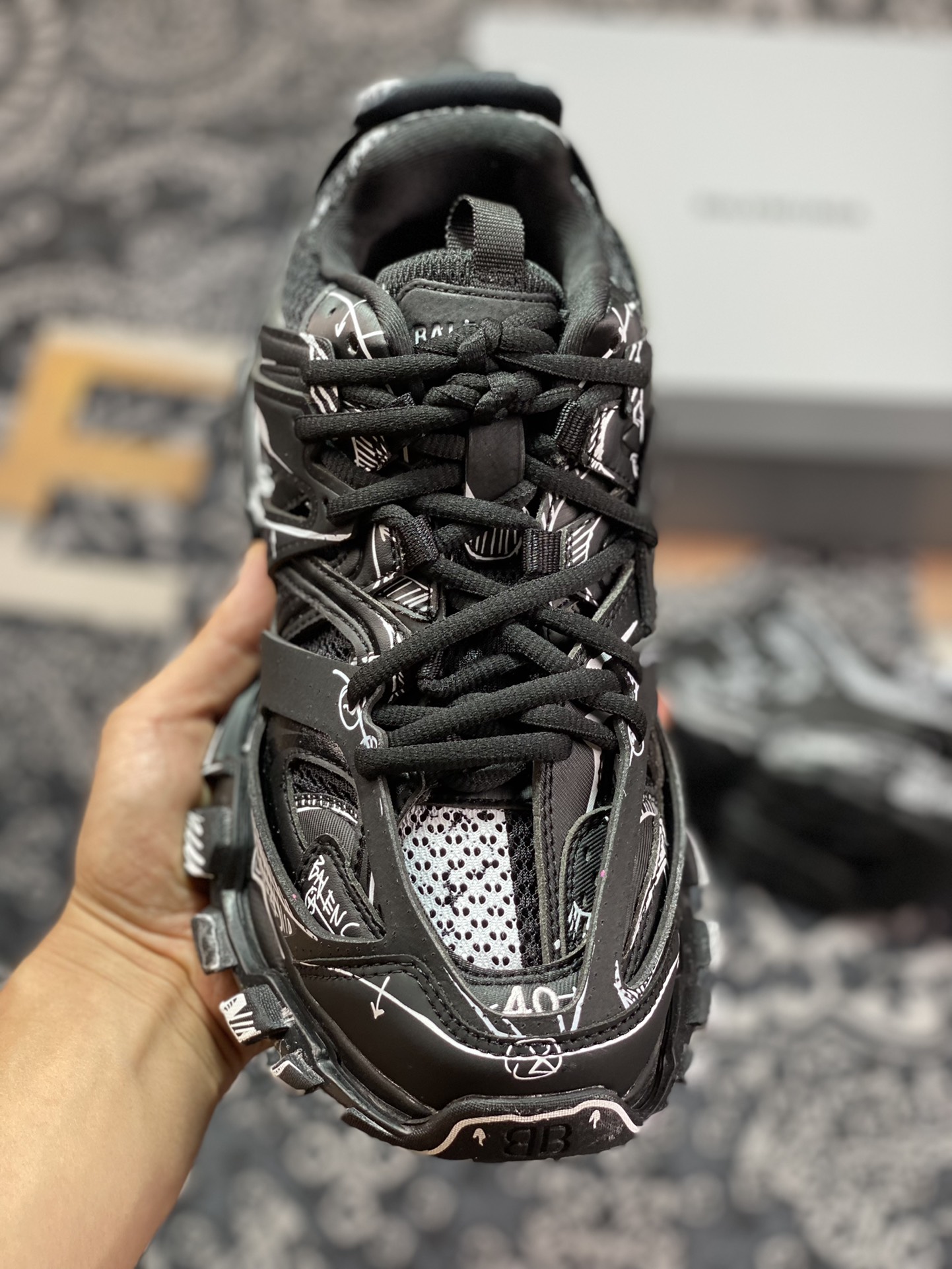 巴黎世家BALENCIAGA Track Trainers 3.0代复古慢跑鞋“涂鸦黑白”542023 W3SR2 2315