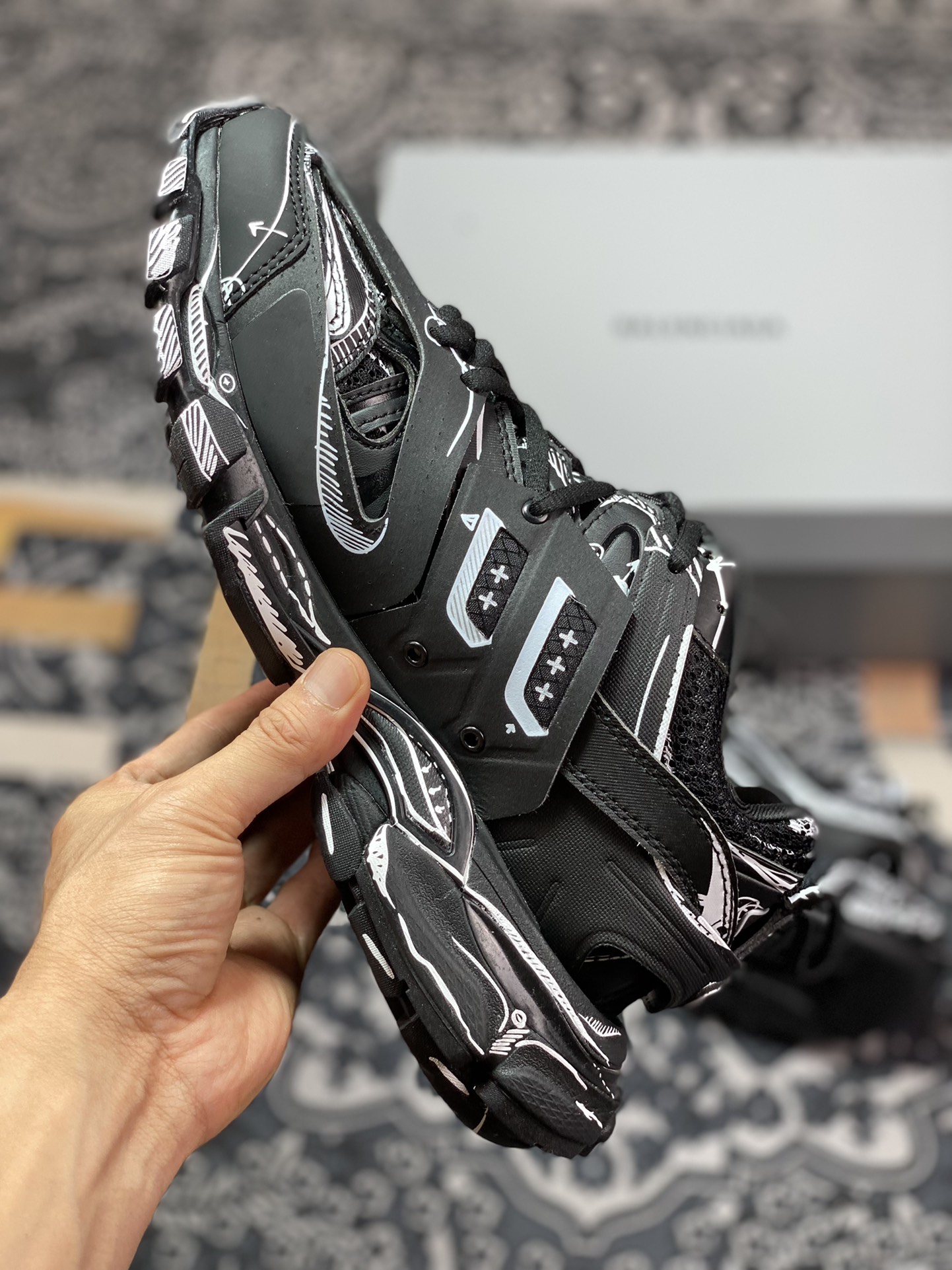 巴黎世家BALENCIAGA Track Trainers 3.0代复古慢跑鞋“涂鸦黑白”542023 W3SR2 2315