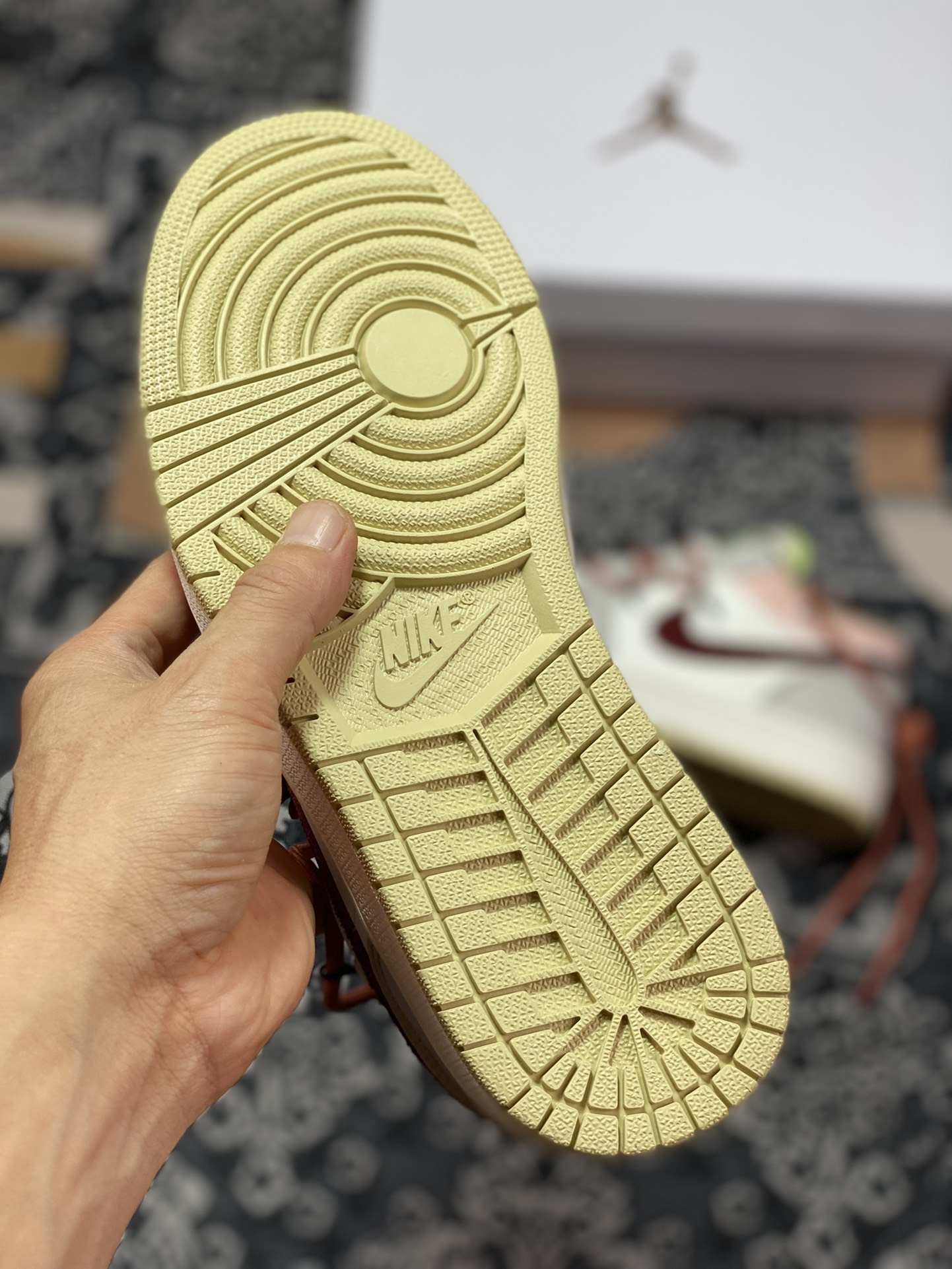 耐克Nike Air Jordan 1 Low SE”Beige White/Red“AJ1乔丹一代篮球鞋“米白红绑绳”FD9906-131