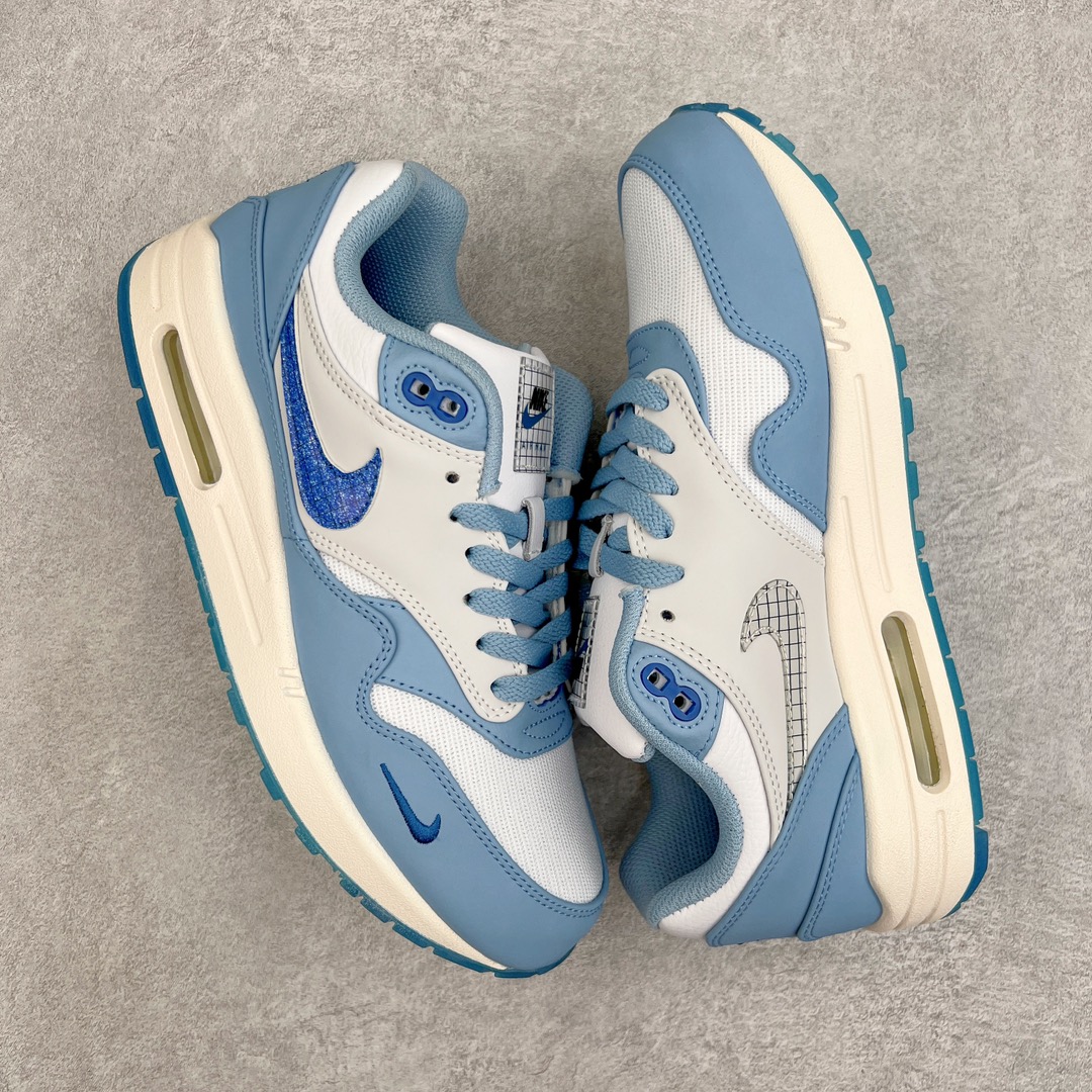 图片[3]-零售💰230 ＃超级福利‼NK Air Max 1 初代复古气垫慢跑鞋 DR0448-100由Tinker Hatfeld和Mark Parker在1987年设计 灵感来自于巴黎蓬皮杜中心 在参观了蓬皮杜中心之后提出了Air Max的标志性开窗可视气垫的理念 并将其实际开发成功 是NK史上第一双可视气垫跑鞋 凭借着Air Max气垫带来的舒适脚感和鞋面面料上的不断精进才使得Air Max 1在现如今都是复古慢跑鞋的首选 深厚的历史渊源 独特的流线形设计 极为复古的外观使得它深受鞋迷的喜爱 SIZE：36 36.5 37.5 38 38.5 39 40 40.5 41 42 42.5 43 44 44.5 45 46 47.5 编码：by2936030-运动鞋