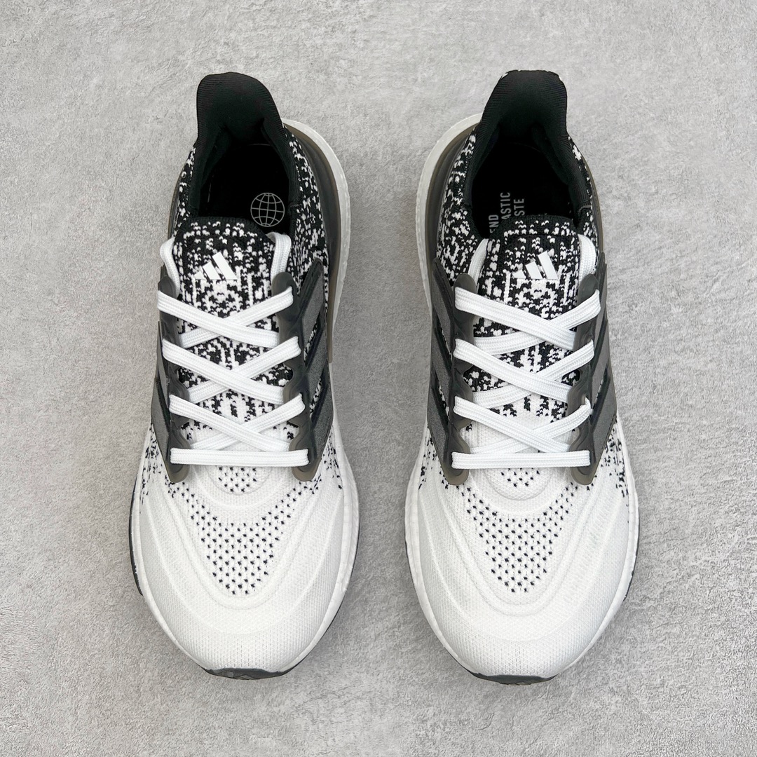 图片[2]-💰170 ＃X版纯原福利‼AD Ultra Boost Light UB2023系列低帮袜套式针织透气缓震休闲运动慢跑鞋 IE1694 历经10年不断创新以科技重塑跑步推出全新超轻新科技跑鞋 力求为跑步添活力 搭载LIGHT BOOST中底的新鲜演绎 无论节奏快慢、距离长短 伴你活力畅跑 延续了该系列的设计语言 采用分区编织鞋面 鞋头处网眼孔洞更大 提升透气性 一体式鞋舌 避免运动中出现偏移 实现鞋脚一体性 鞋侧 TPU 材质 有效提供支撑性 镂空的设计 同时减轻整体重量 最明显的则是中底部分 不仅是厚度夸张 大家最熟悉的 Boost 材质终于迎来升级 减重 30% 带来更轻量化的上脚感受 SIZE：36 36.5 37 38 38.5 39 40 40.5 41 42 42.5 43 44 44.5 45 编码：by2936040-莆田鞋批发中心