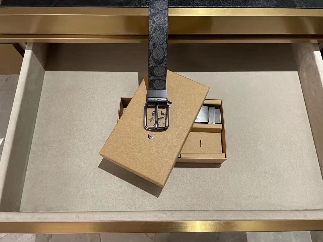 Coach Interchangeable Buckle Belt Gift Set - Comprehensive 4