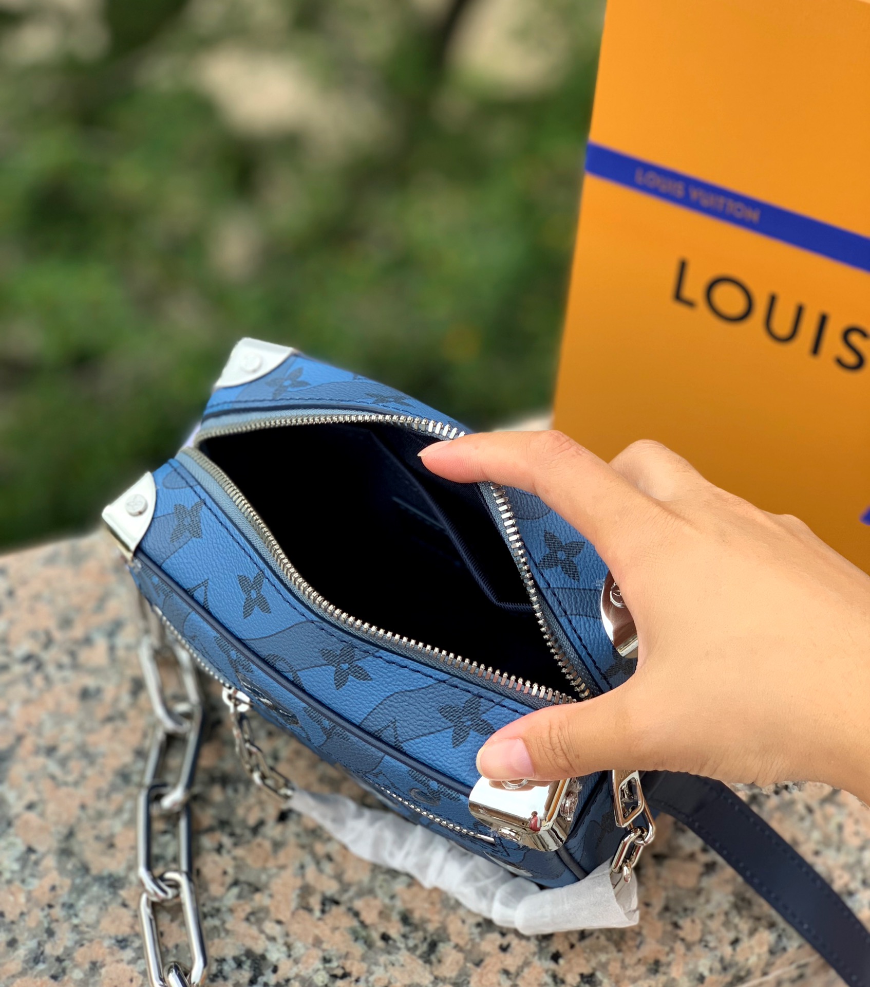 🌼尺寸18.5×13×8cm专柜最新款 Lv M22588 盒子包箱子系列 ，Mini Soft Tru