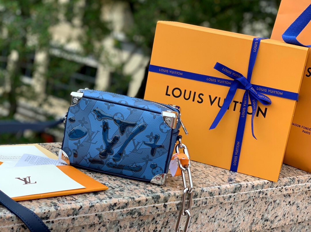 🌼尺寸18.5×13×8cm专柜最新款 Lv M22588 盒子包箱子系列 ，Mini Soft Tru