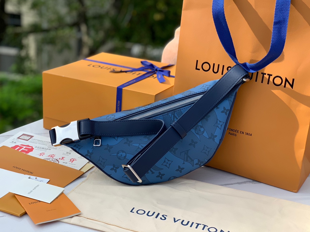 🌼尺寸: 44×15x9cmLV M22576 蓝色水滴胸包腰包系列 DISCOVERY 腰包本款 Di