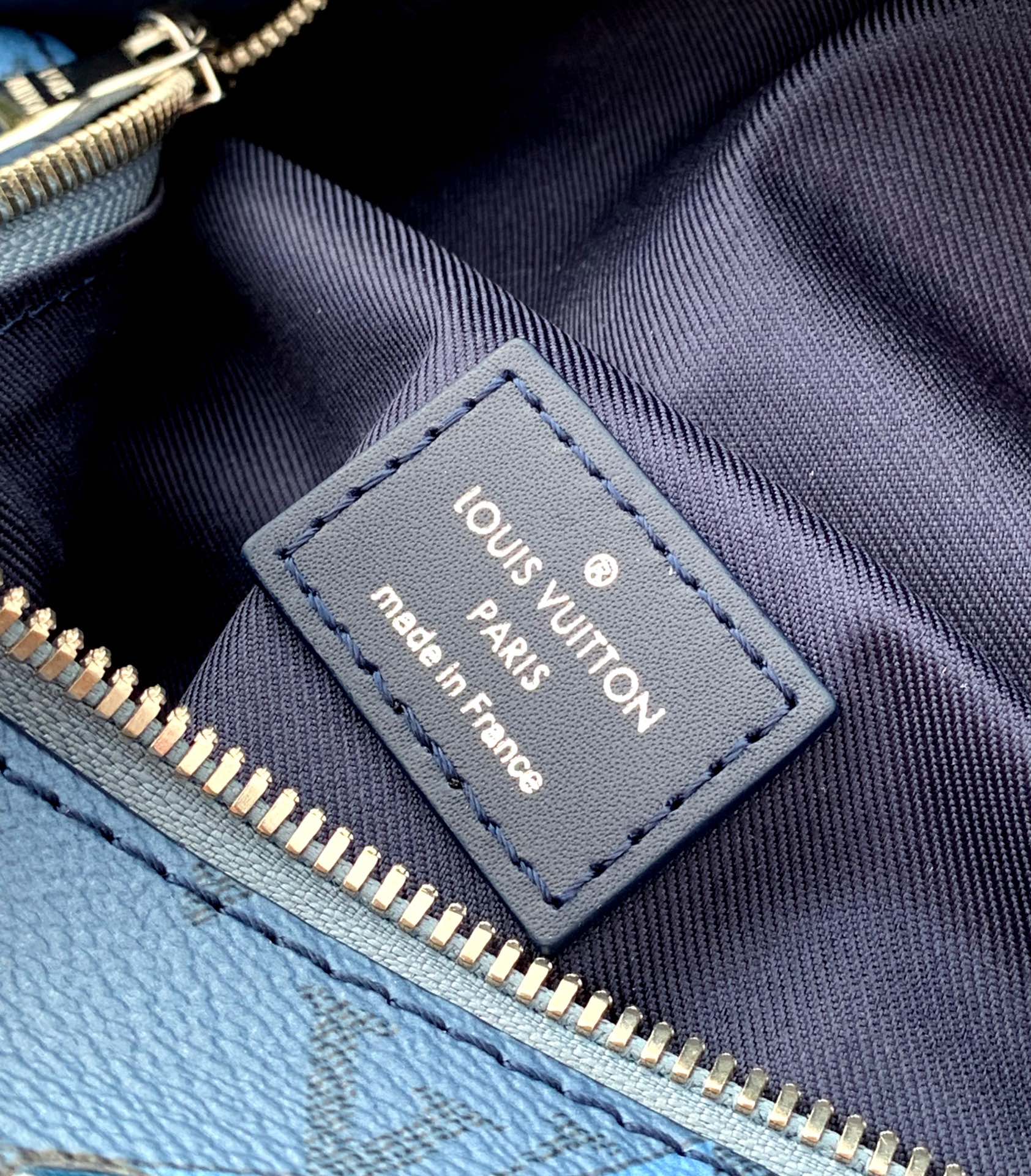 🌼尺寸: 44×15x9cmLV M22576 蓝色水滴胸包腰包系列 DISCOVERY 腰包本款 Di