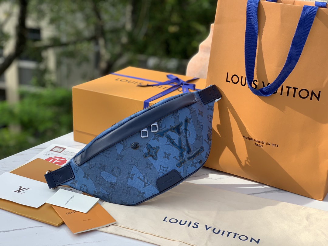 🌼尺寸: 44×15x9cmLV M22576 蓝色水滴胸包腰包系列 DISCOVERY 腰包本款 Di