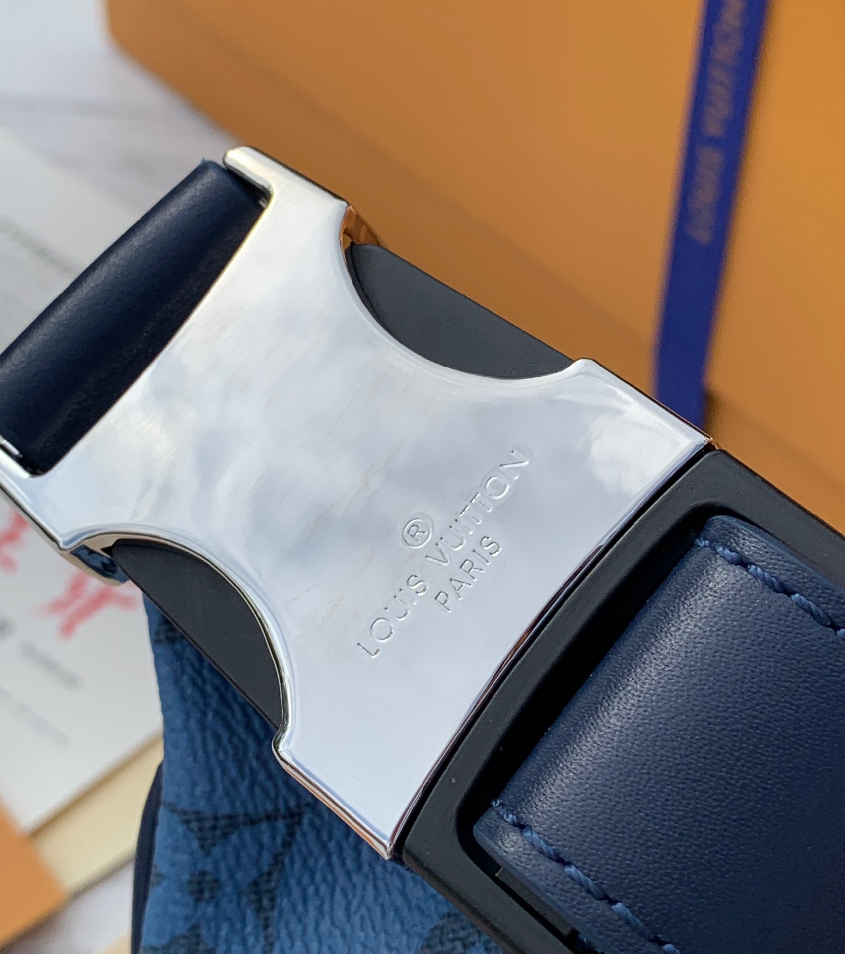 🌼尺寸: 44×15x9cmLV M22576 蓝色水滴胸包腰包系列 DISCOVERY 腰包本款 Di