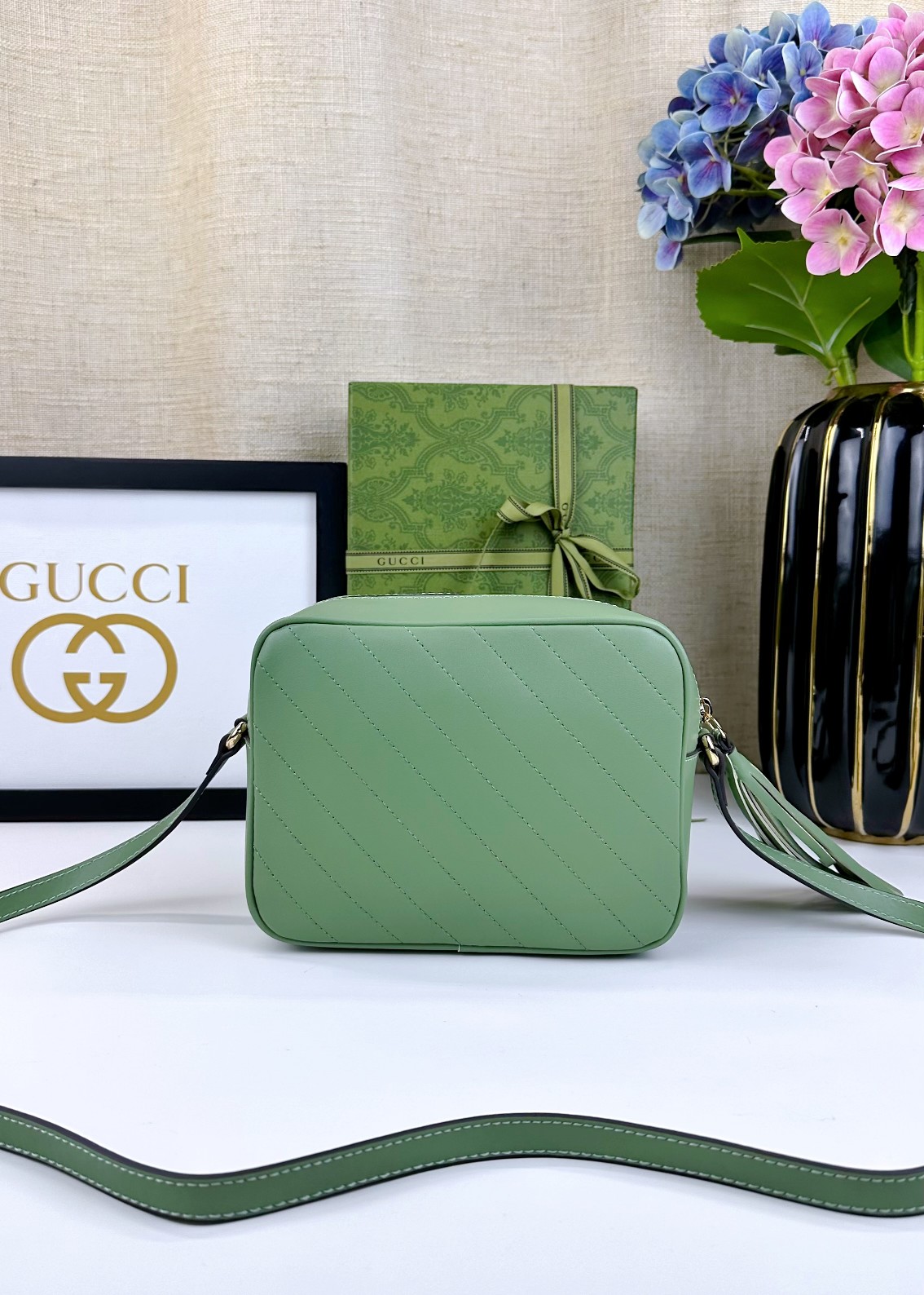 Gucci Blondieシリーズ小号肩背包 - 精致なデザインとNFC技術搭載