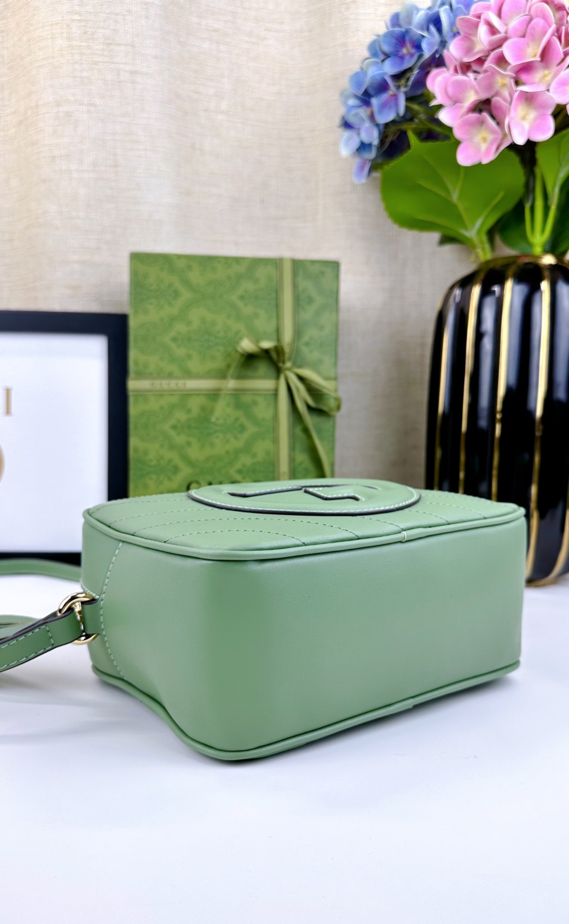 Gucci Blondieシリーズ小号肩背包 - 精致なデザインとNFC技術搭載