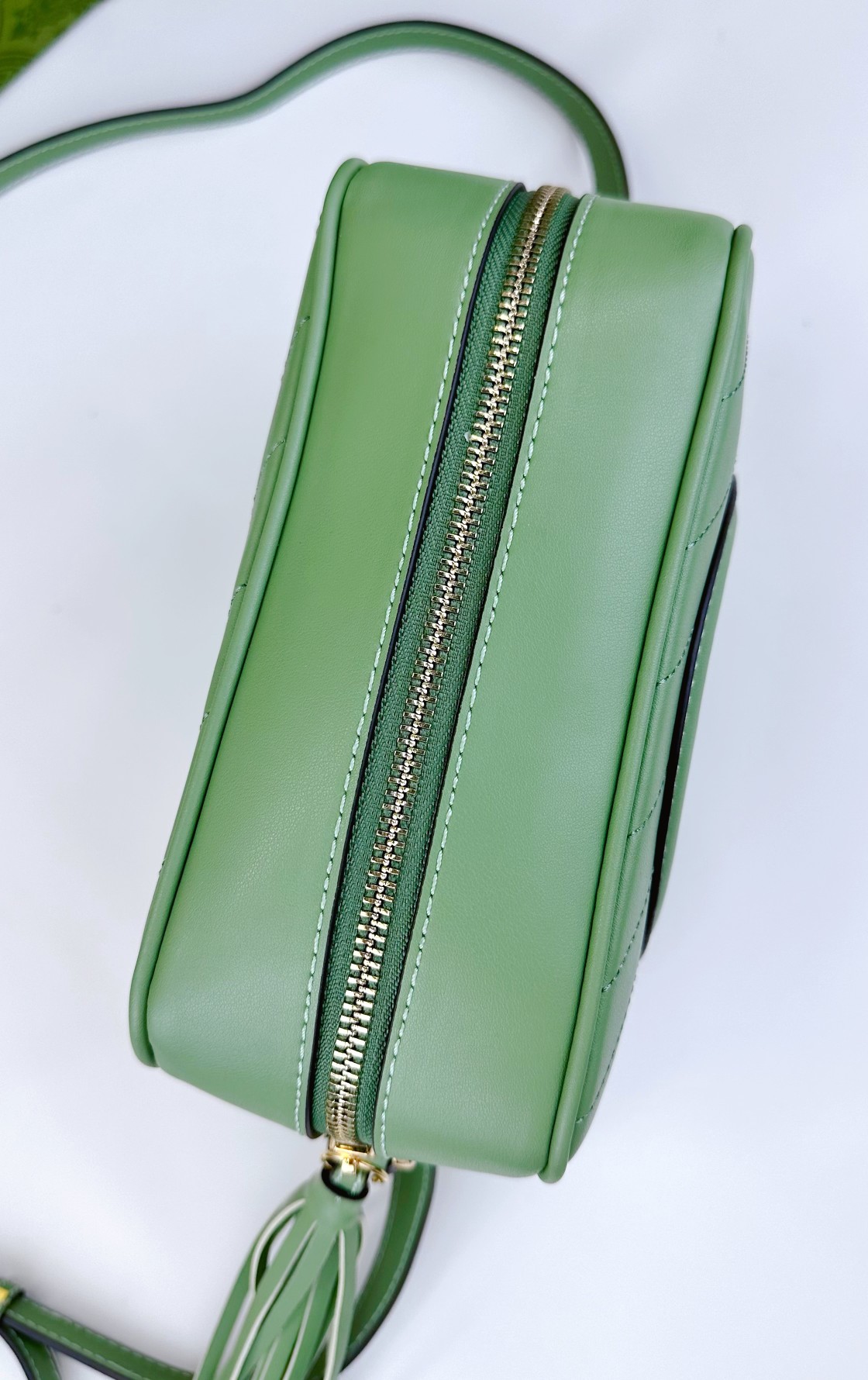 Gucci Blondieシリーズ小号肩背包 - 精致なデザインとNFC技術搭載