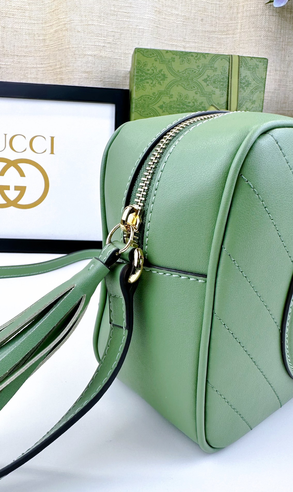 Gucci Blondieシリーズ小号肩背包 - 精致なデザインとNFC技術搭載