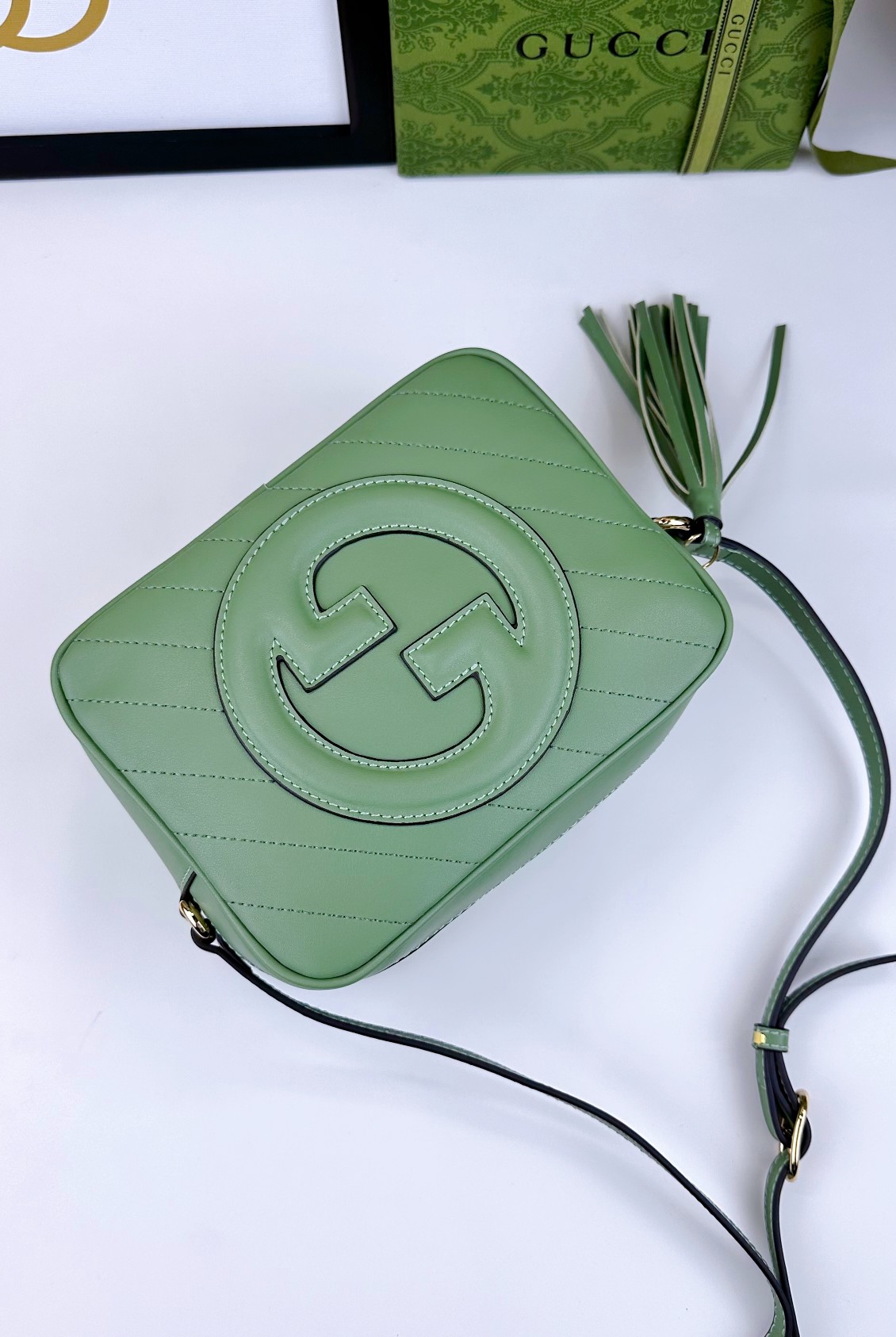 Gucci Blondieシリーズ小号肩背包 - 精致なデザインとNFC技術搭載