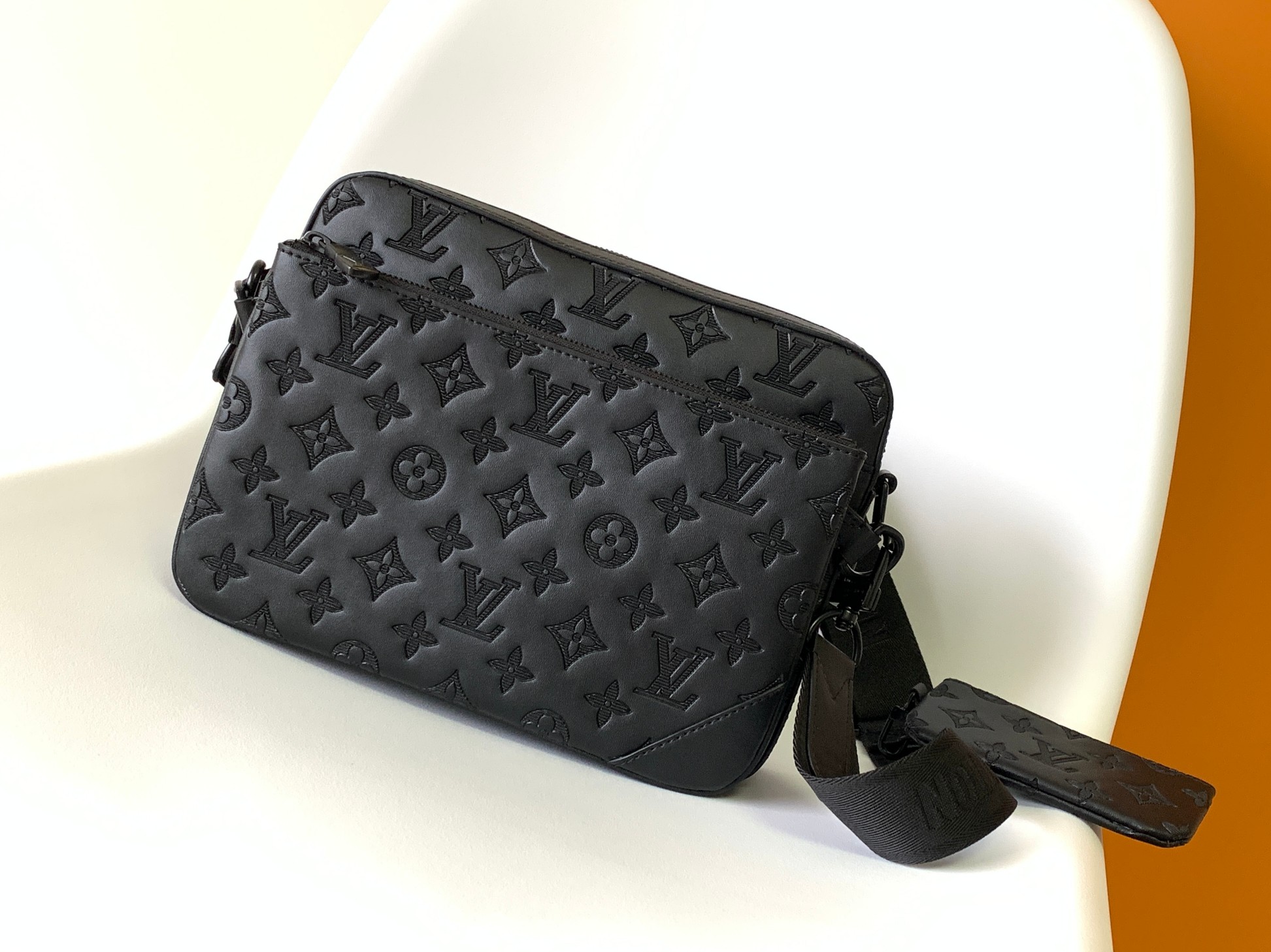 Louis Vuitton Messenger Bags High Quality AAA Replica
 Cowhide Fabric M46602
