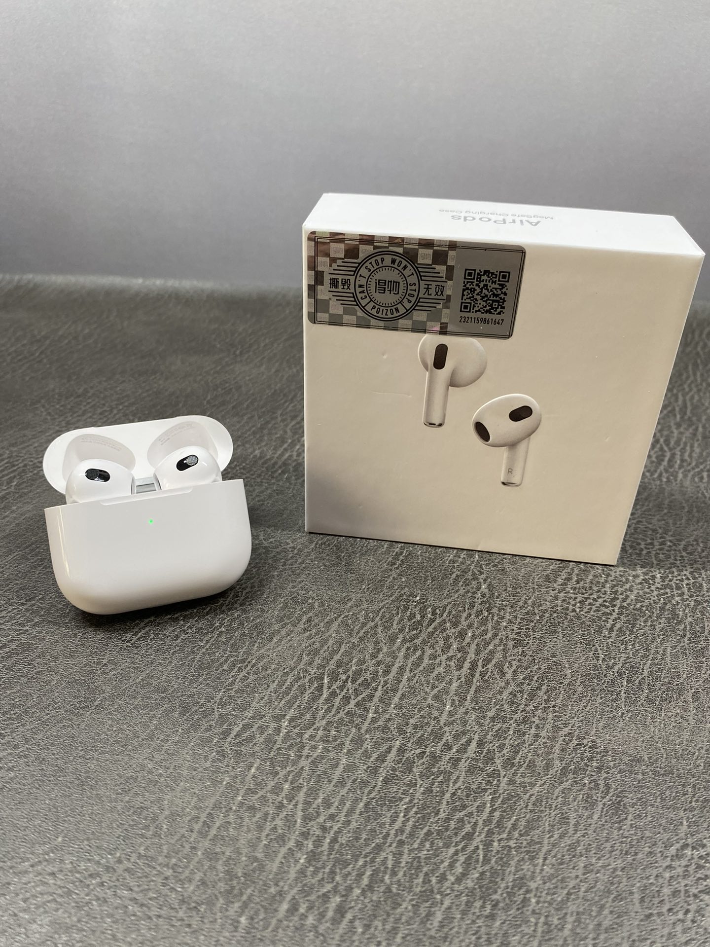 💰120
AirPods3(简称四代)苹果耳机特价毒版‼️
三码合一 ‼️序列号官网可查验 ‼️
还原原装一样外观 原厂壳 灰白指示灯罩 美纹缝
入耳检测 触压切歌 接听电话 三真电量
通话/听音乐可达6-8小时左右 超长续航
还原上下撕拉封口包装 同步专柜正品
📦下单配套
保护壳➕防丢绳➕毒卡➕毒盒➕气泡袋
售后:耳机/包装不刮花 不影响二次销售支持退换 保修三个月(人为除外)