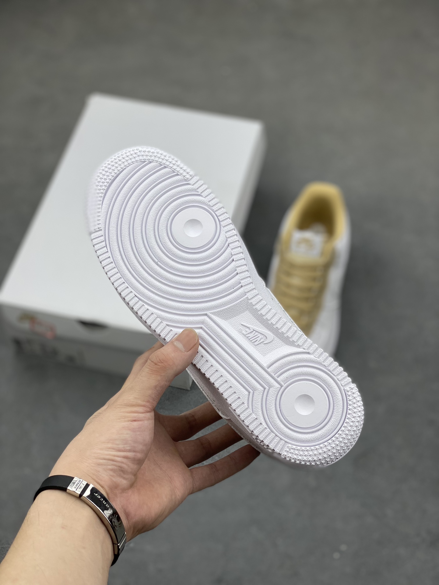 Fragment Design x Nike Air Force 1 Low White/Gold Sneakers 7 i1689708990 3924 5