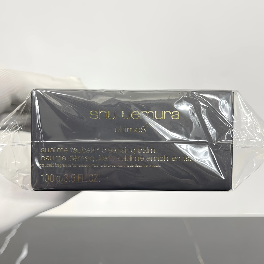 32！（下单备注：植村秀琥珀卸妆膏） 植村秀琥珀卸妆膏100g！它是那种天鹅绒一样的膏体非常绵密好推开~!!做了功课是因为使用了衍生氨基酸分子结构真正!!触肤即溶，接触到皮肤就会溶为油状爆痘痘换季敏感的时候用它，上脸都像是做spa巨舒服。