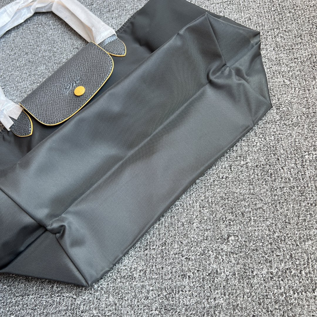 Longchamp 中号枪灰色