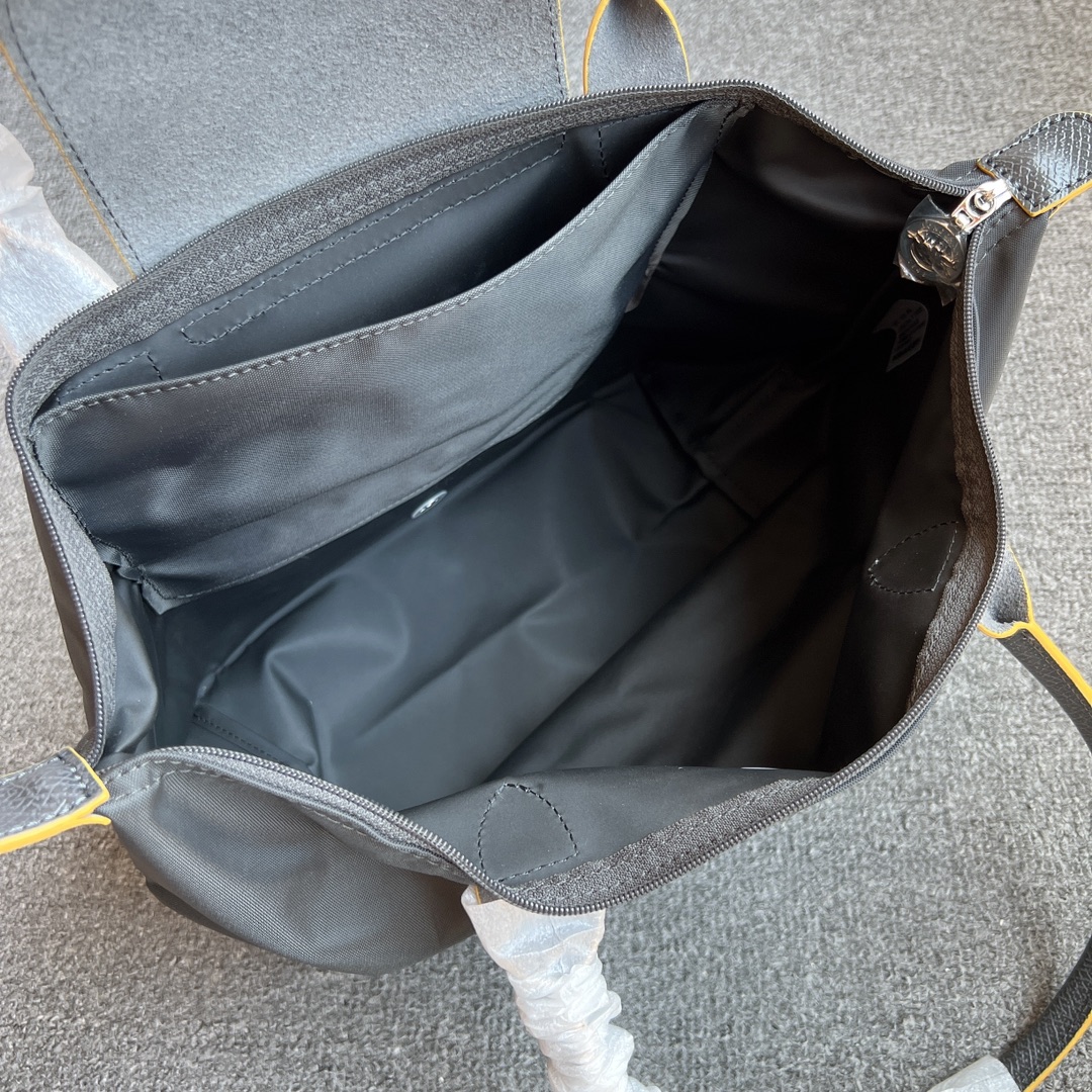 Longchamp 中号枪灰色