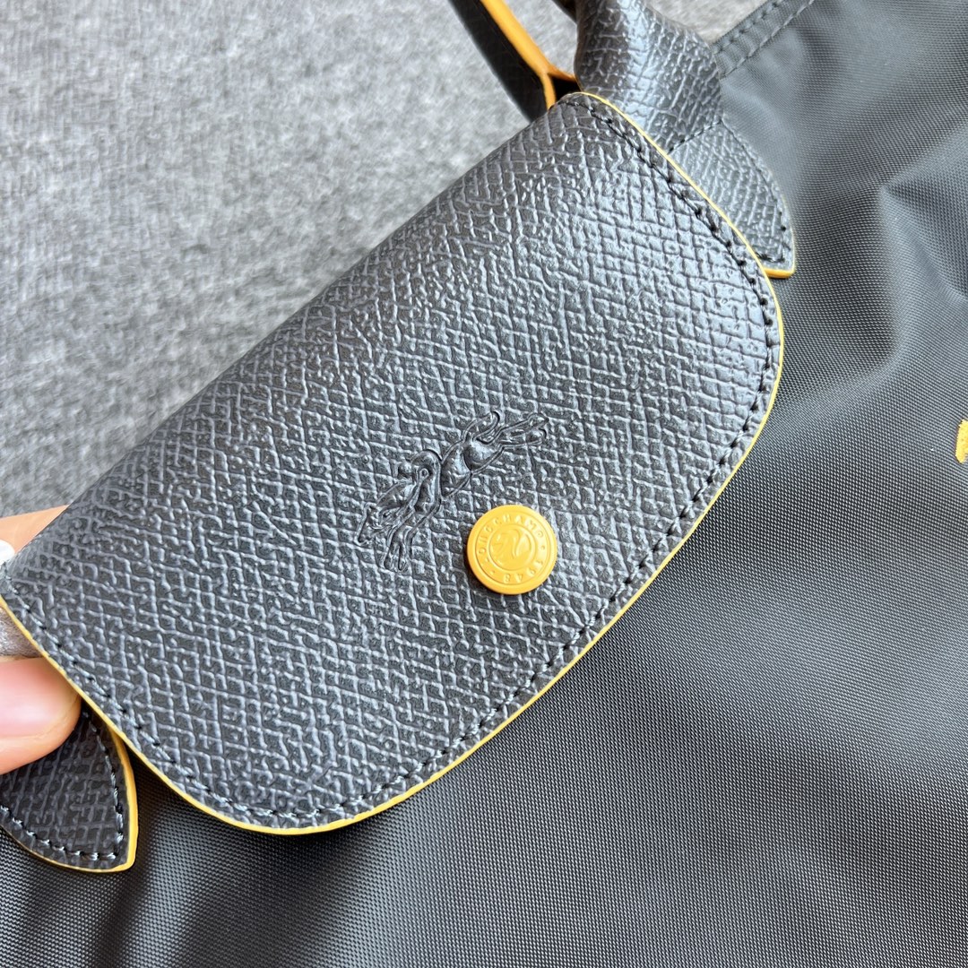 Longchamp 中号枪灰色