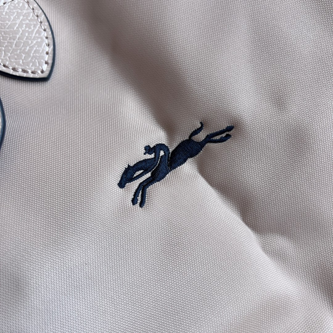 Longchamp 中号山茶花粉