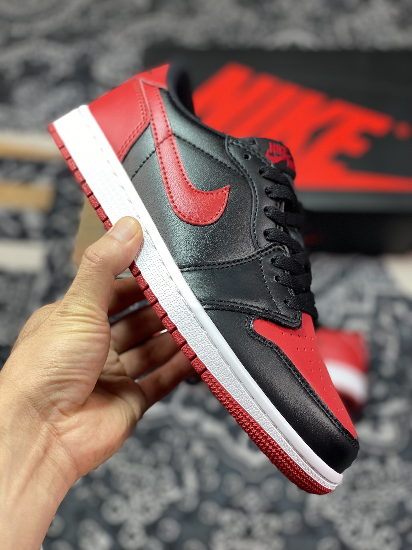 Air Jordan 1 Low OG ”Bred” Black and Red Ban 705329-001