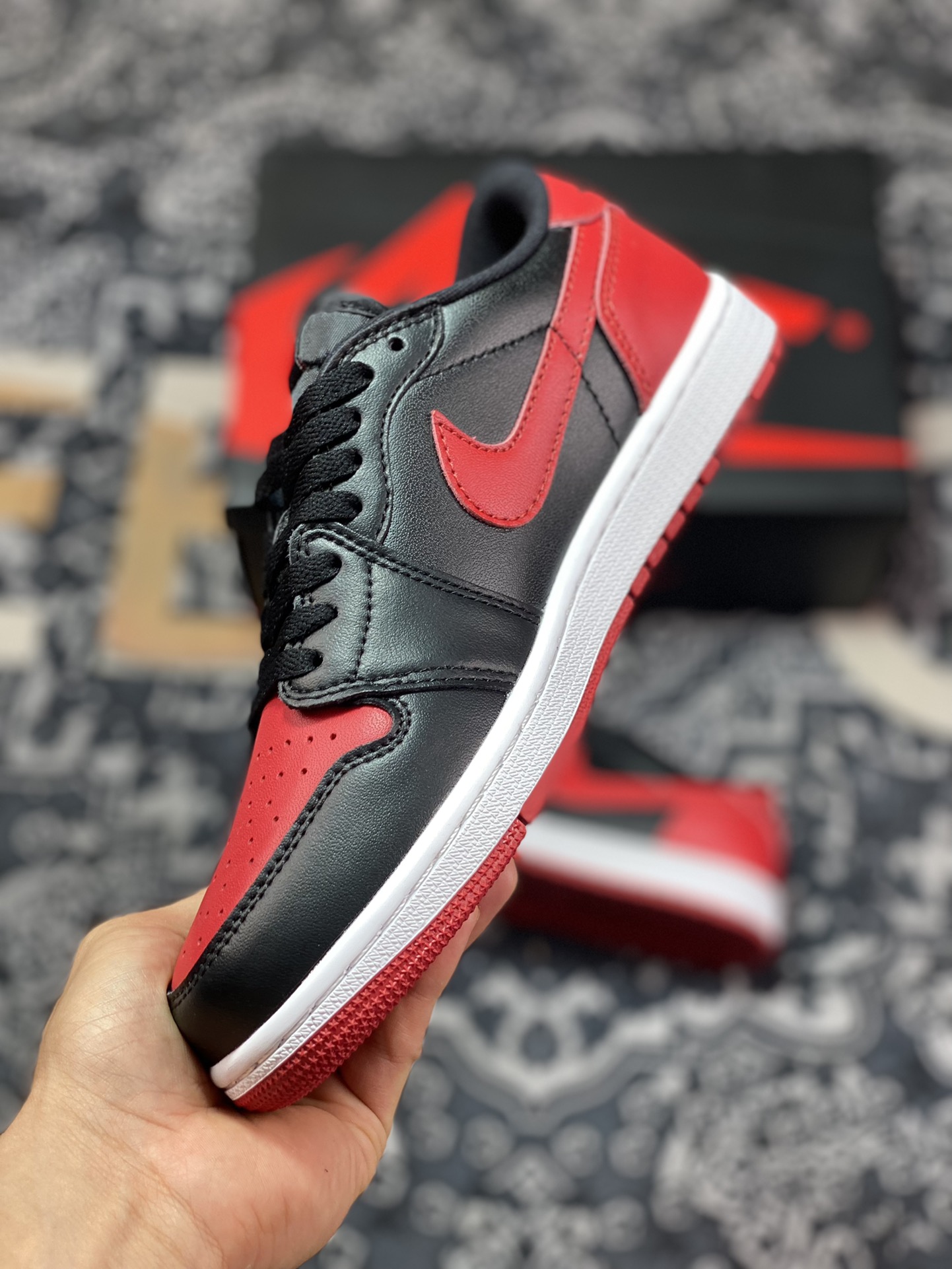 Air Jordan 1 Low OG ”Bred” Black and Red Ban 705329-001