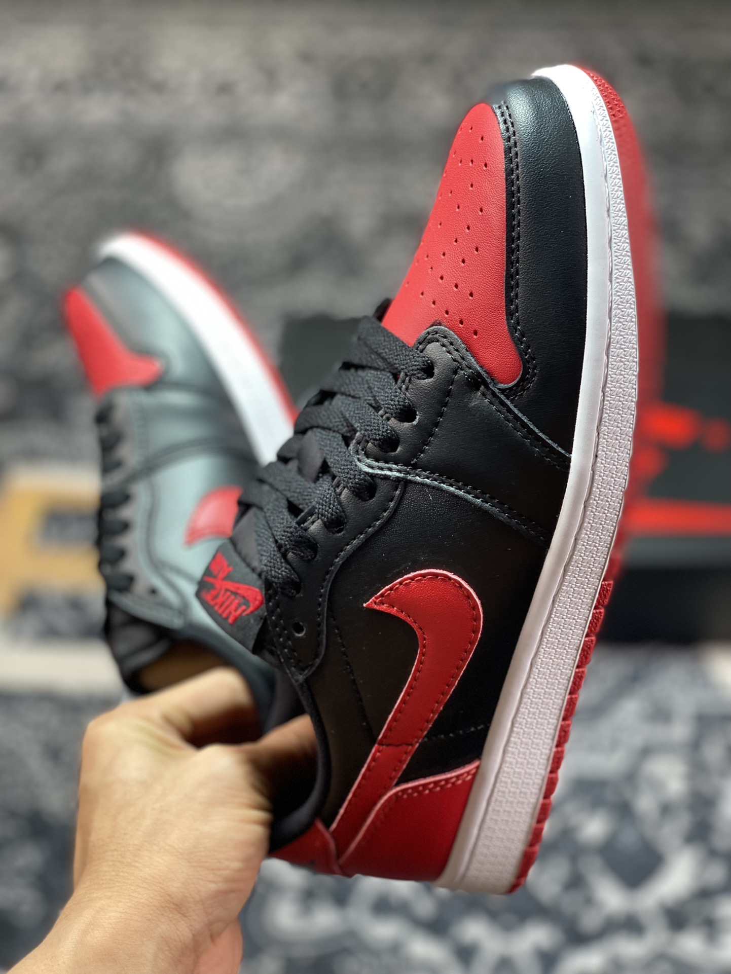 Air Jordan 1 Low OG ”Bred” Black and Red Ban 705329-001