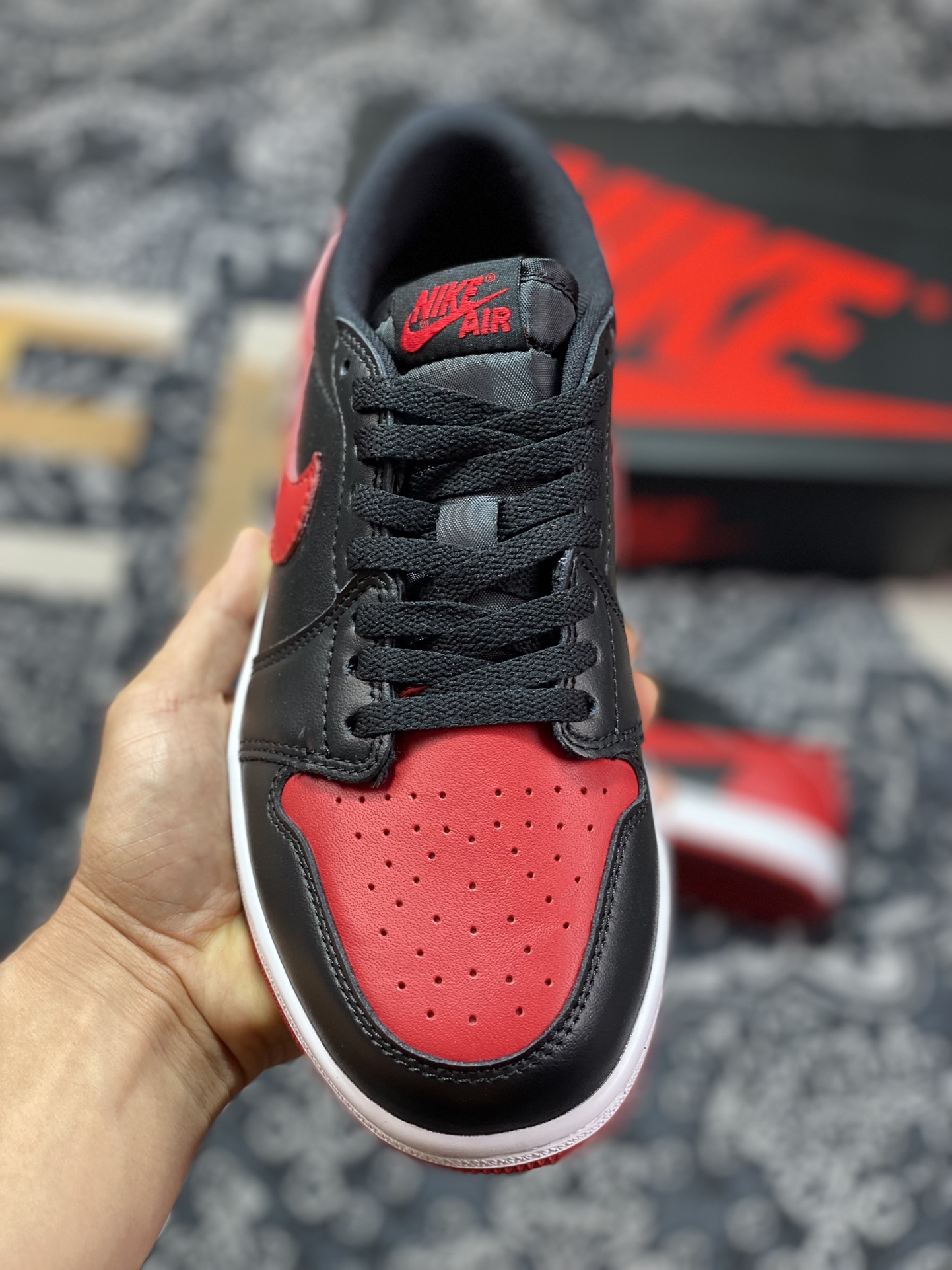 Air Jordan 1 Low OG ”Bred” Black and Red Ban 705329-001