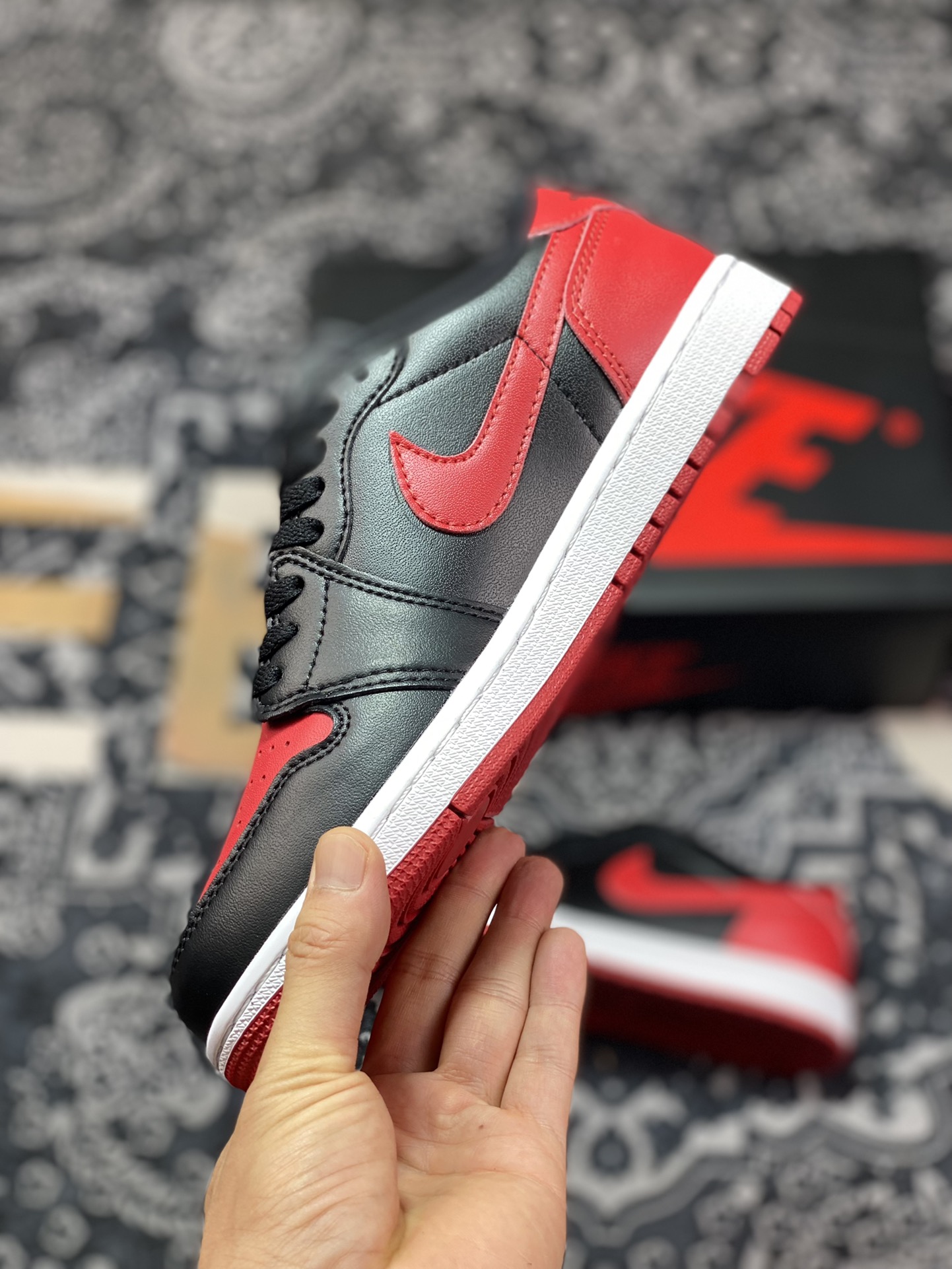 Air Jordan 1 Low OG ”Bred” Black and Red Ban 705329-001