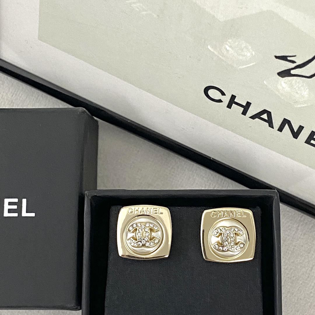 【原版开模】编码CE062(专柜🆕版)  
🛍香奈儿耳钉热销款🔥热上新🆕🆕🆕
😎CHAN 23  珍珠双