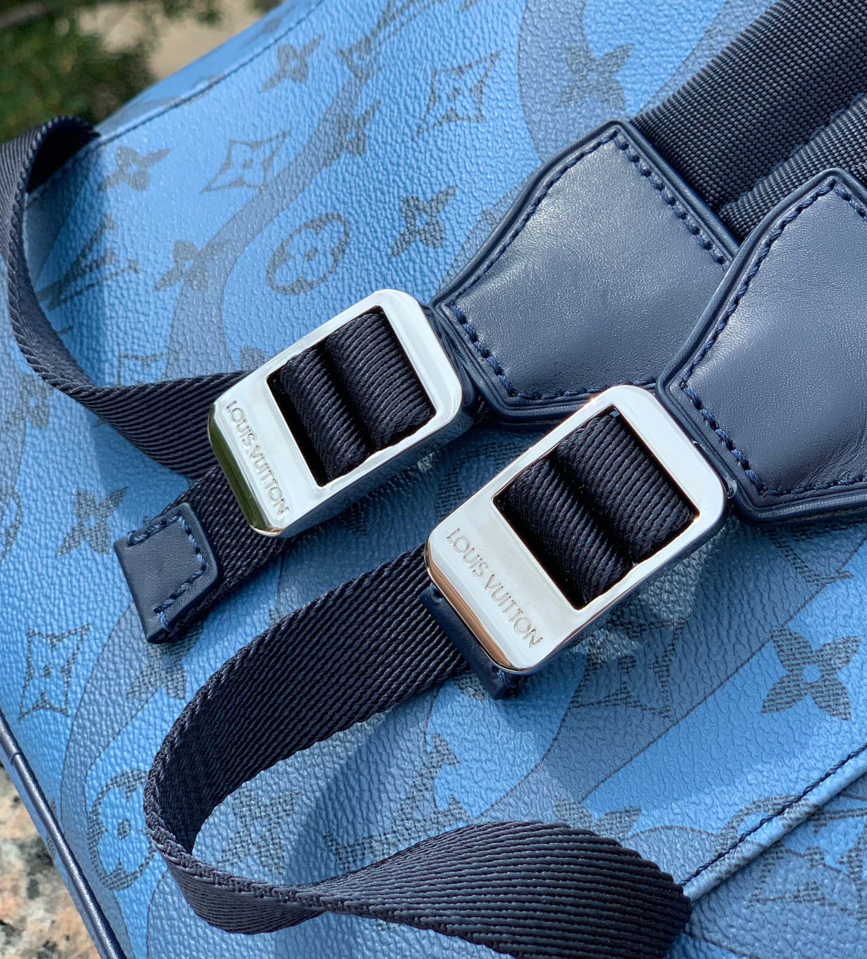 非市场普通货 进口皮料半钢五金尺寸 38x44x21cm最新款 LV M22636蓝色 水滴双肩包系列，