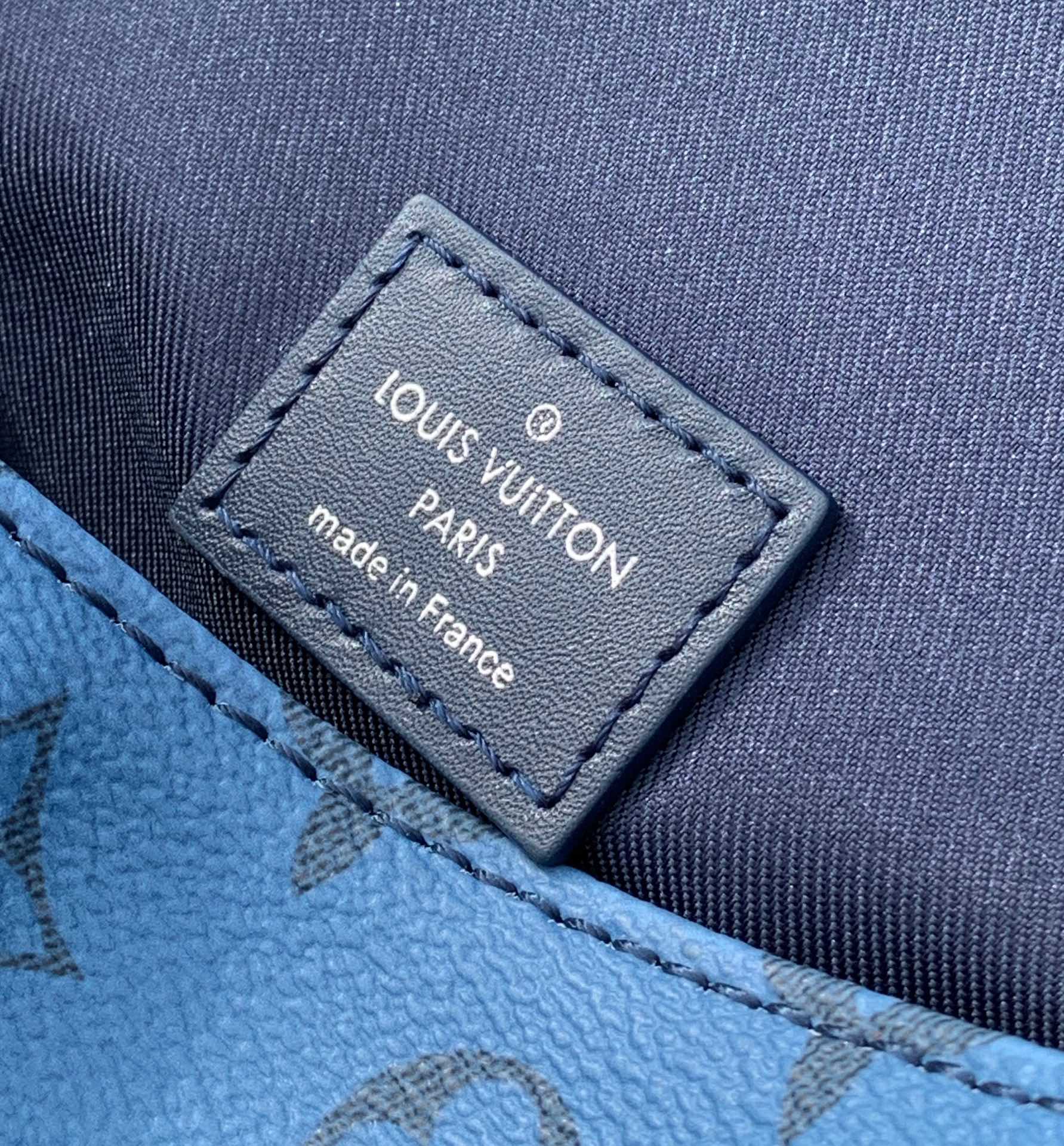 非市场普通货 进口皮料半钢五金尺寸 38x44x21cm最新款 LV M22636蓝色 水滴双肩包系列，