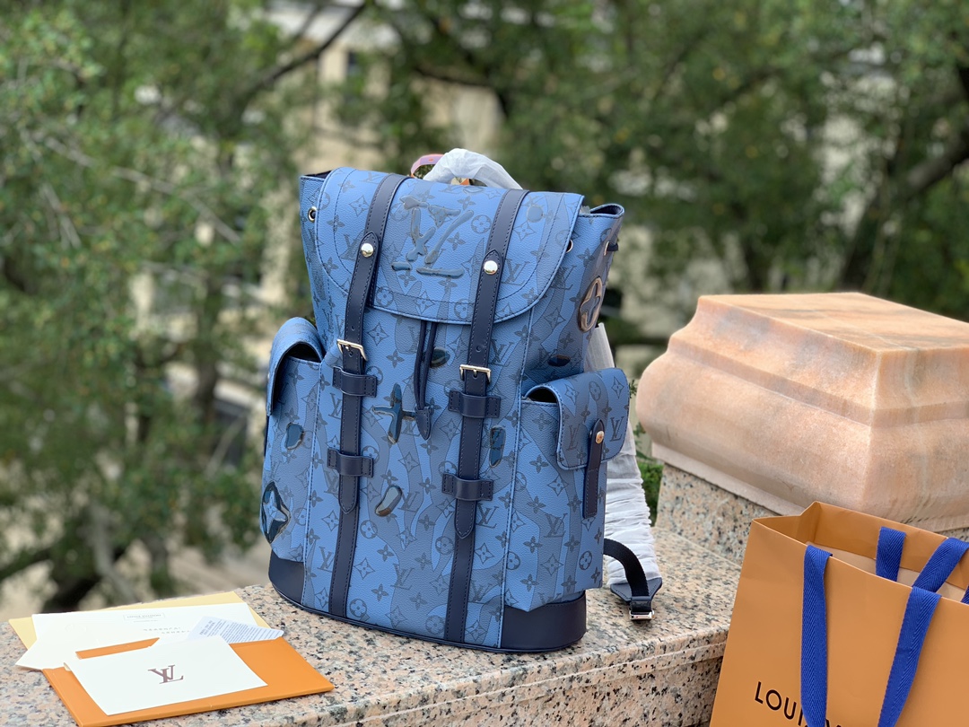 🌼尺寸 38x44x21cm最新款 LV M22636蓝色 水滴双肩包系列，进口渠道出货，本款 Chri