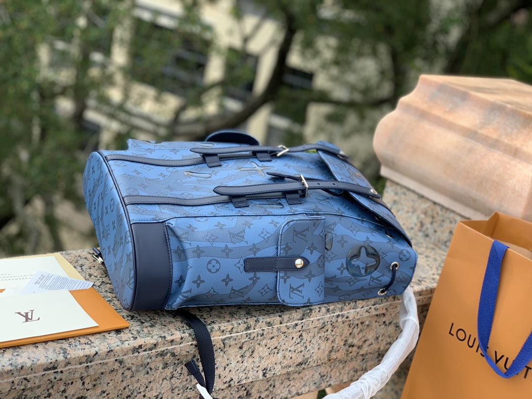 非市场普通货 进口皮料半钢五金尺寸 38x44x21cm最新款 LV M22636蓝色 水滴双肩包系列，