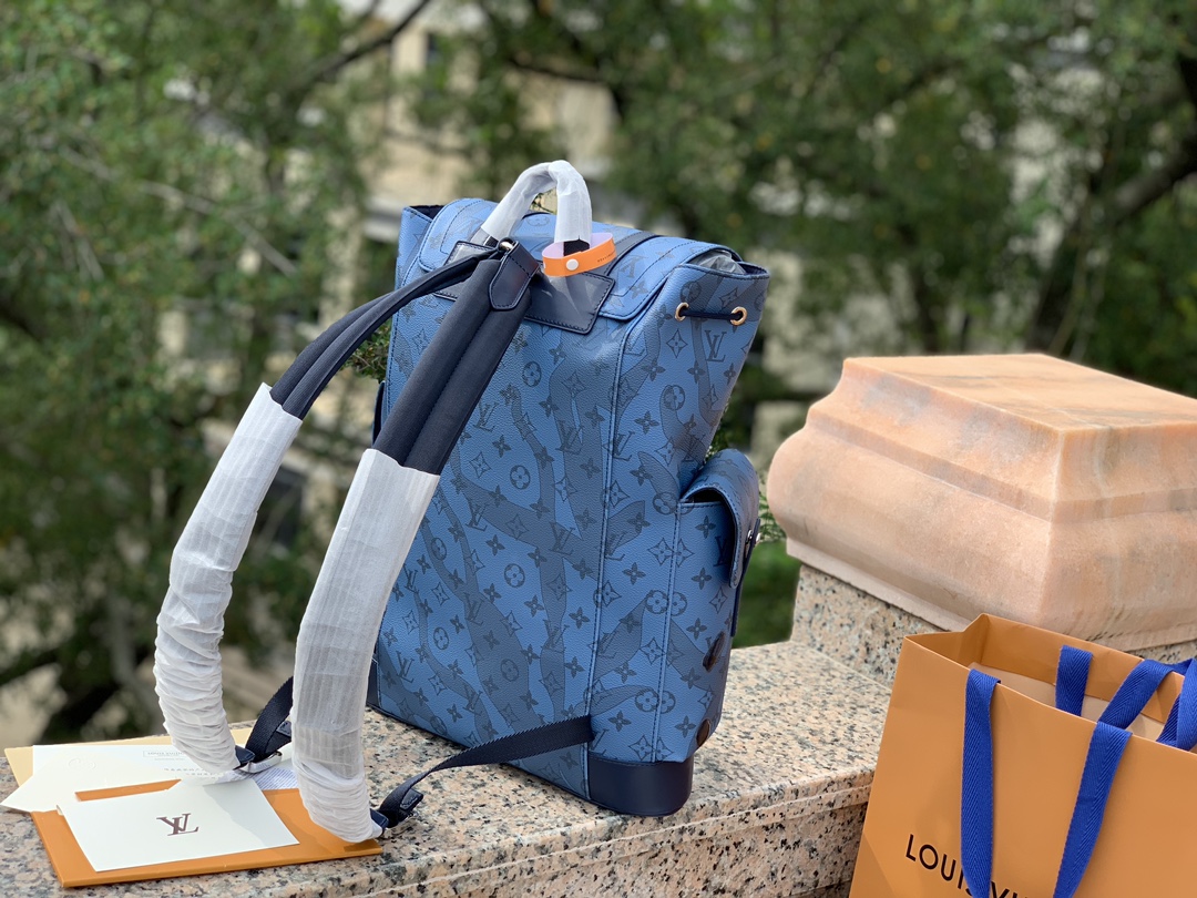 非市场普通货 进口皮料半钢五金尺寸 38x44x21cm最新款 LV M22636蓝色 水滴双肩包系列，