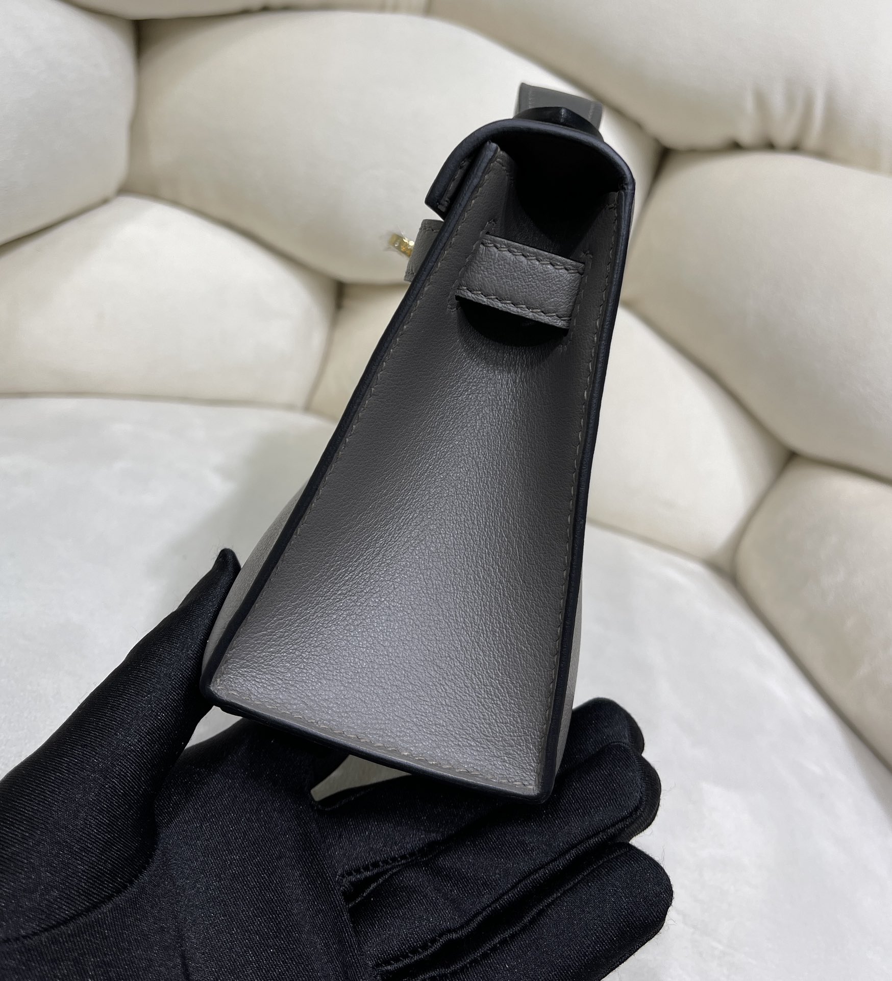Hermès Kelly Generation Pewter Gray, all Swift cowhide inside and out, all steel hardware, truly semi-handmade! It feels soft and elastic, and lo