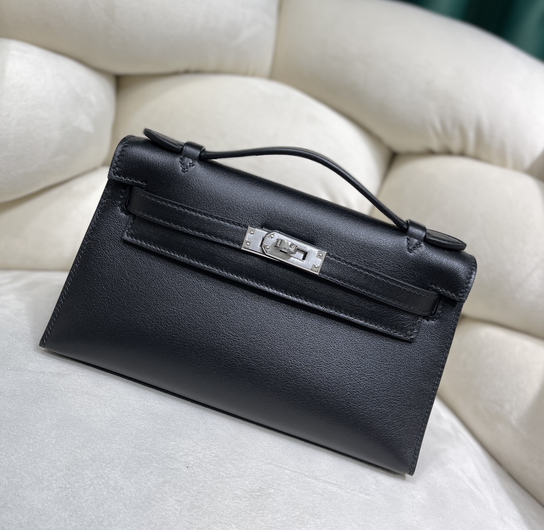 Hermès Kelly generation black, all Swift cowhide inside and outside, all steel hardware, truly semi-handmade! It feels soft and elastic, and look
