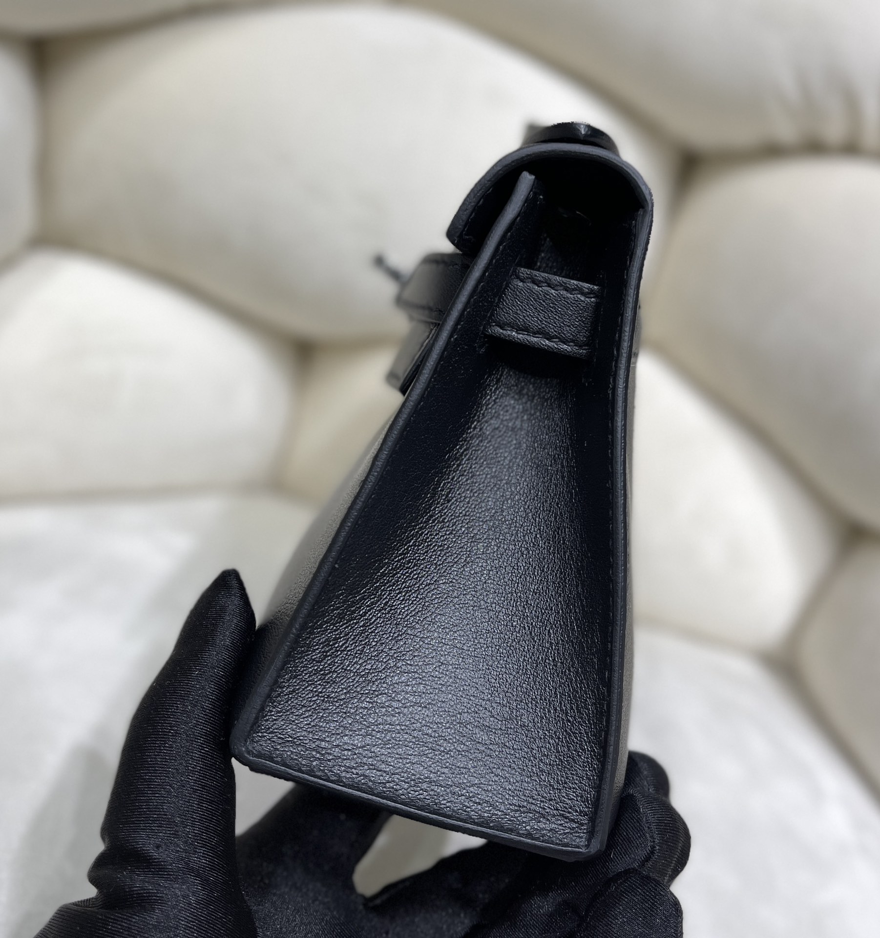 Hermès Kelly generation black, all Swift cowhide inside and outside, all steel hardware, truly semi-handmade! It feels soft and elastic, and look