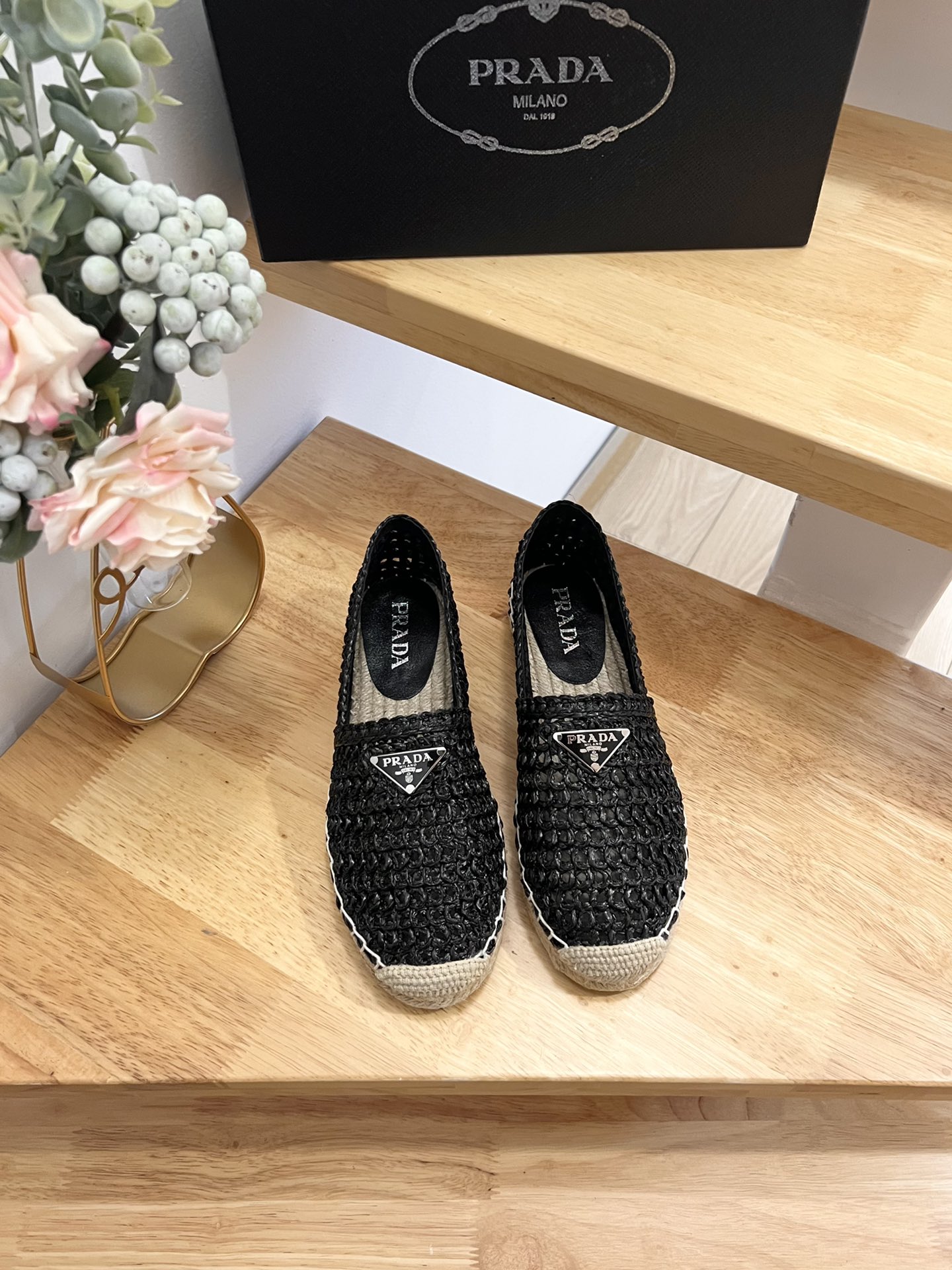 NO:221399,Brand: prada Product name: Prada logo detail straw woven shoes 1S055N3LLOF020 Color: F0018 Origin: it Applicable group: Women Product introduction: Logo details straw woven shoes, round toe, wear style, logo logo. Size 35-41, fisherman shoes, prada, espadrilles, espadrilles19860909品牌:prada 品名:Prada徽标细节草编鞋 1S055N3LLOF020 颜色:F0018产地:it 适用人群:Women 商品介绍:徽标细节草编鞋、圆头、穿套式、logo 标识. 码数35-41,渔夫鞋,prada,espadrilles,espadrilles,Women's Shoes