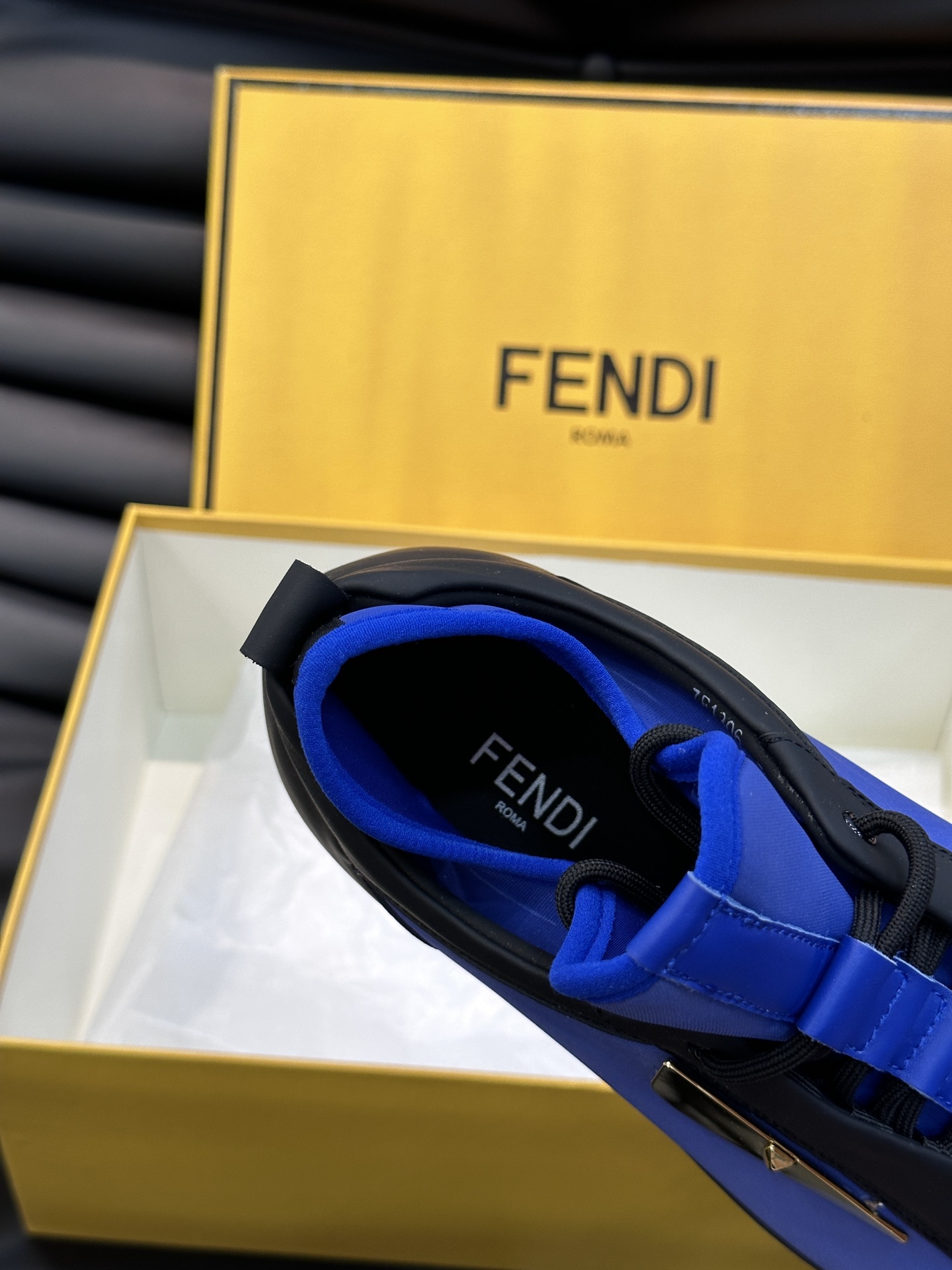 Fend*男士高端运动休闲鞋高品质精