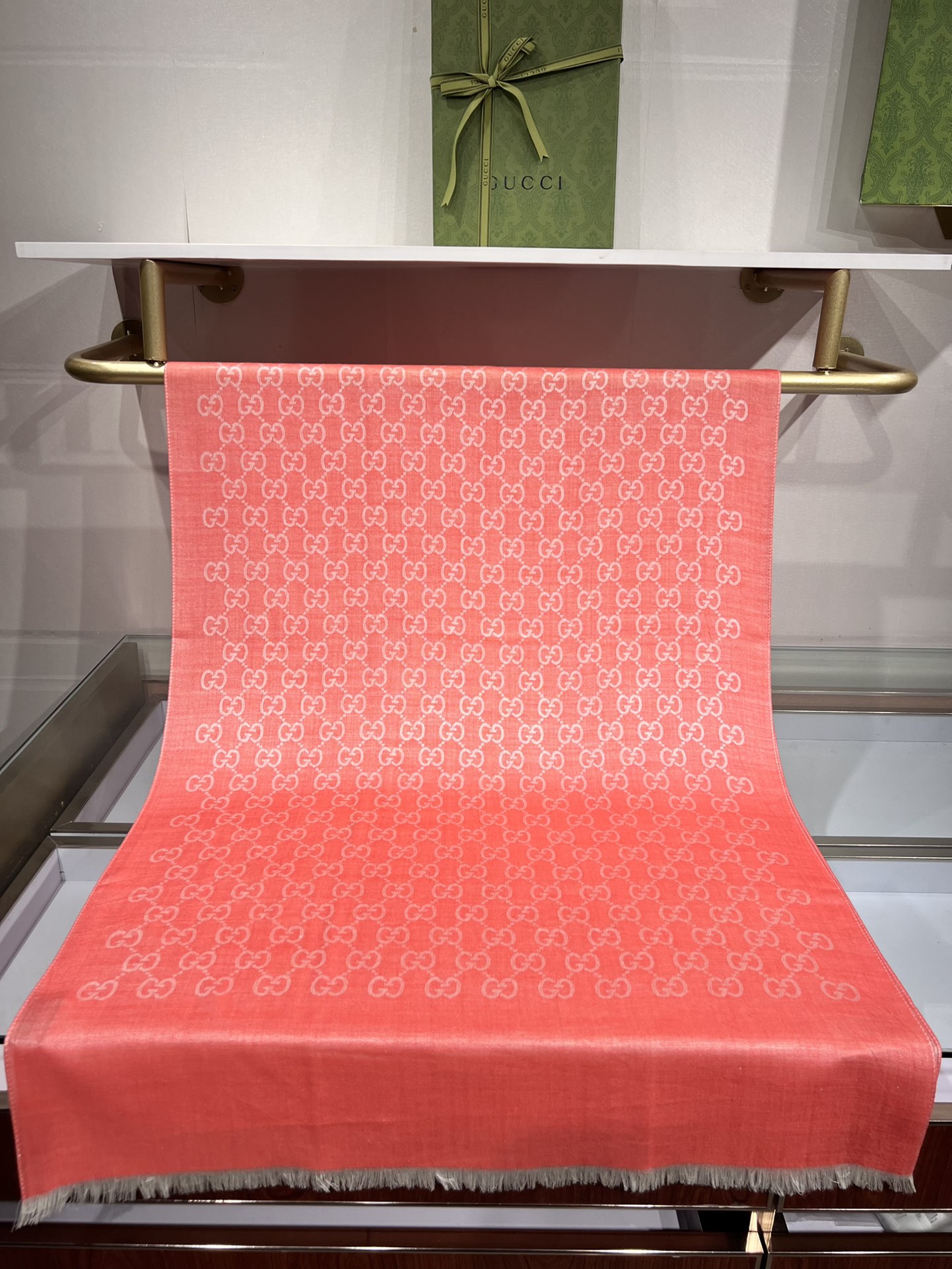 💟Gucci经典披肩👫✨【双G标志提花长巾】G专柜的常青树款，中性款男女都可用，品质极好❗️经典双G提花