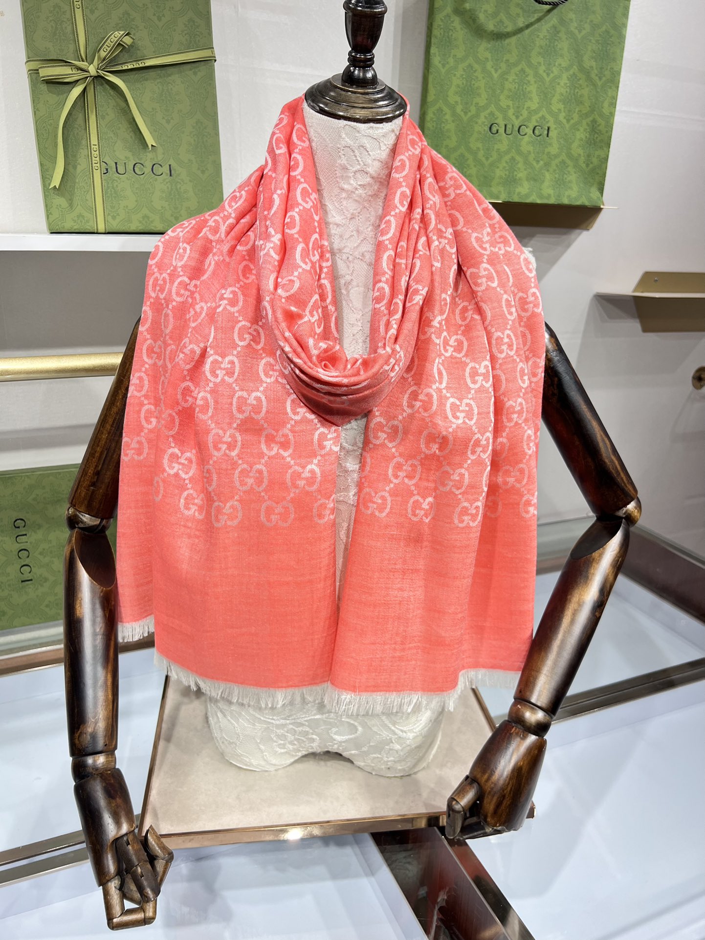💟Gucci经典披肩👫✨【双G标志提花长巾】G专柜的常青树款，中性款男女都可用，品质极好❗️经典双G提花