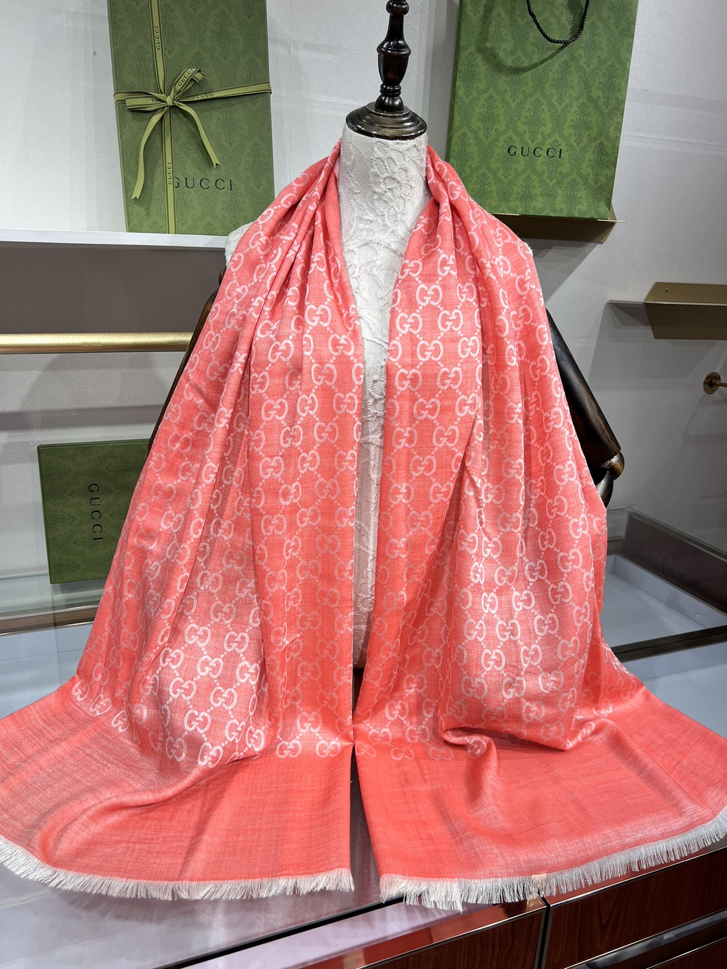 💟Gucci经典披肩👫✨【双G标志提花长巾】G专柜的常青树款，中性款男女都可用，品质极好❗️经典双G提花