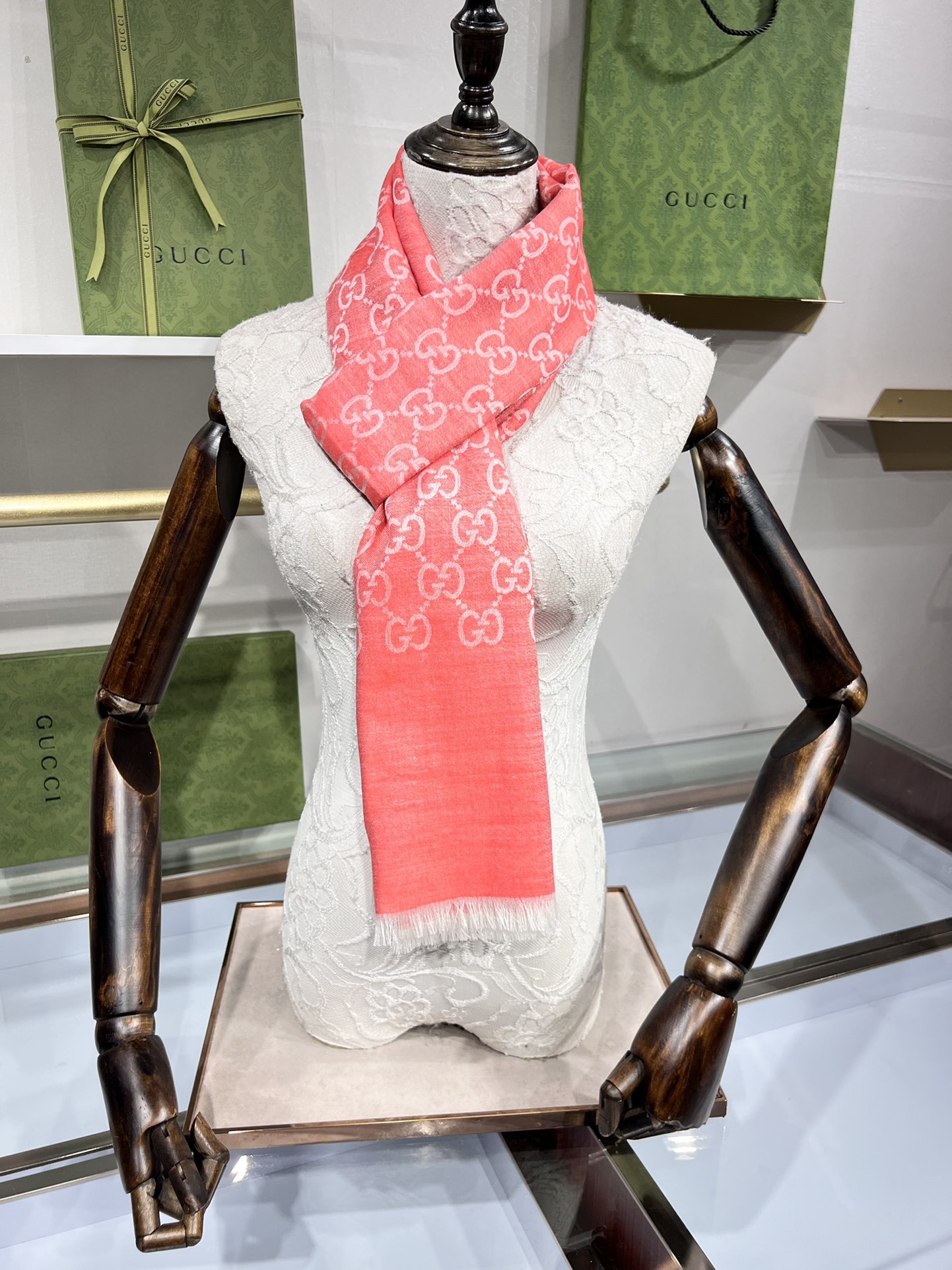 💟Gucci经典披肩👫✨【双G标志提花长巾】G专柜的常青树款，中性款男女都可用，品质极好❗️经典双G提花