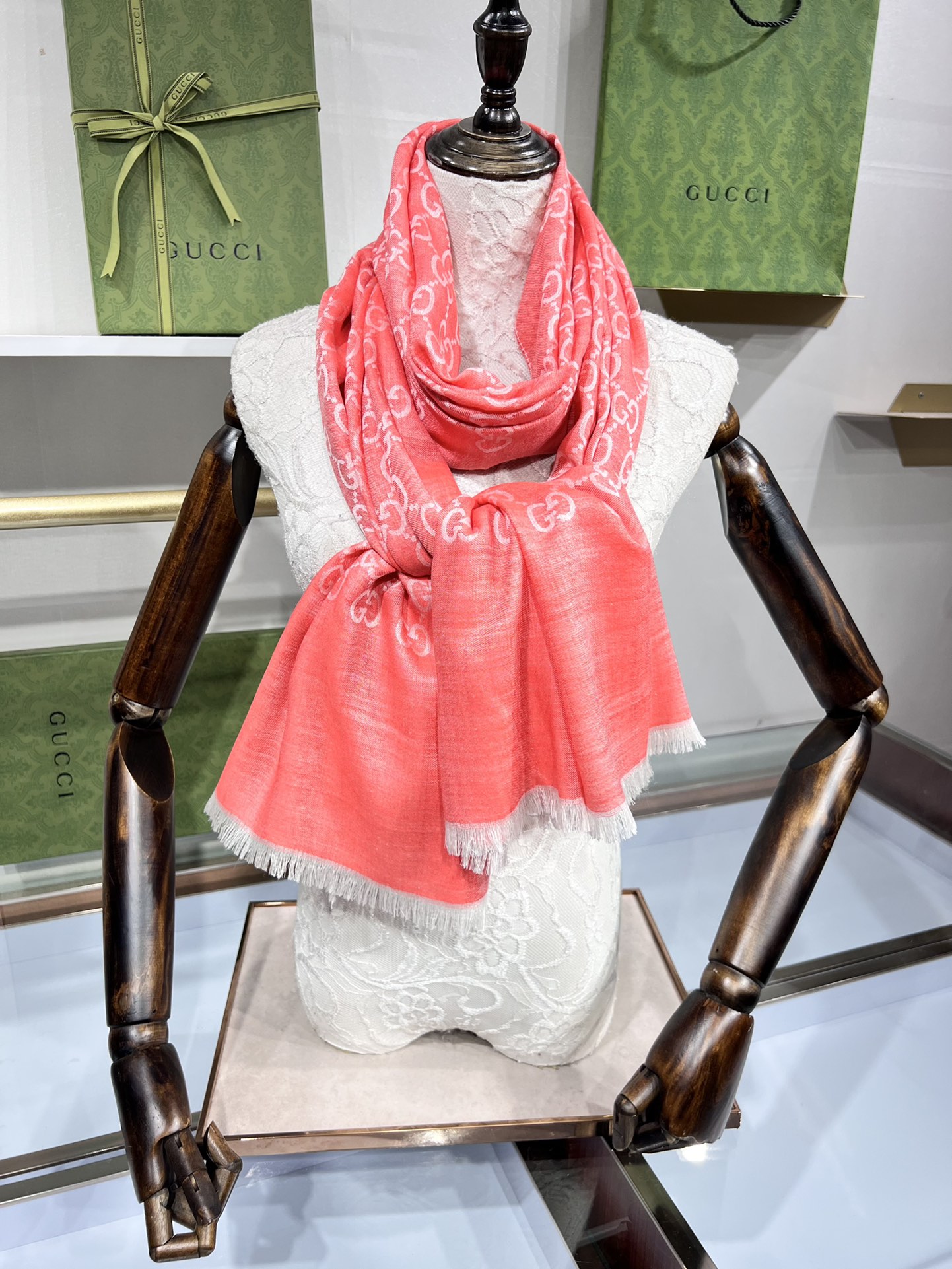 💟Gucci经典披肩👫✨【双G标志提花长巾】G专柜的常青树款，中性款男女都可用，品质极好❗️经典双G提花