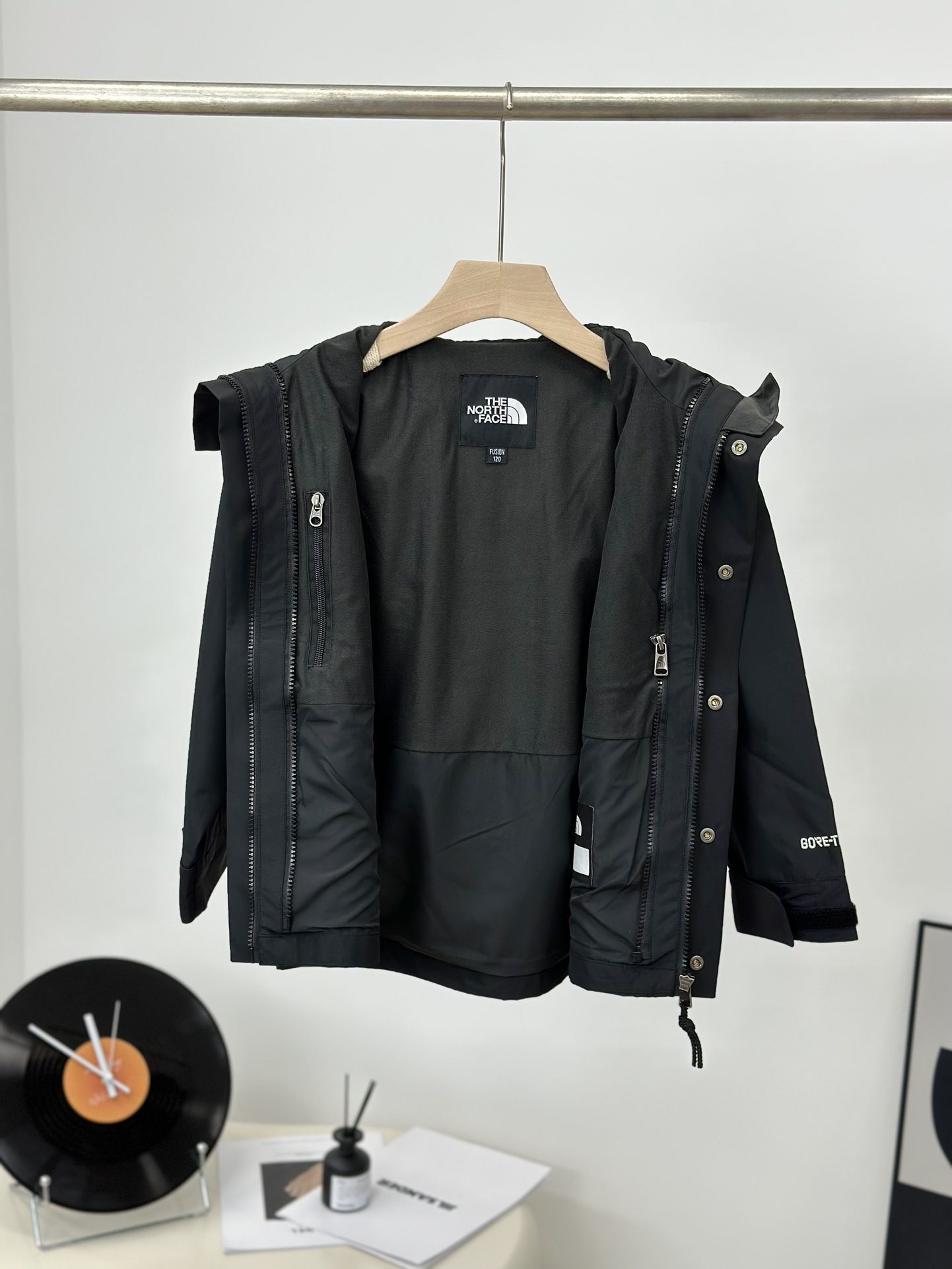 图片[5]-𝐓𝐡𝐞 𝐍𝐨𝐫𝐭𝐡 𝐅𝐚𝐜𝐞 𝟏𝟗𝟗𝟎 -北面儿童冲锋衣 黑色-选品中心