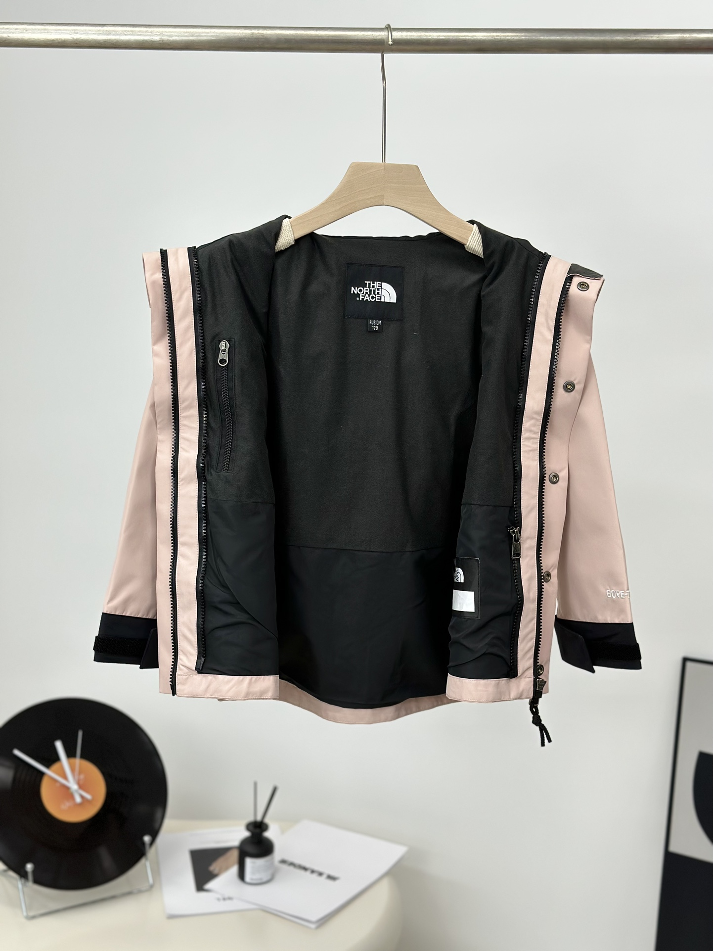 图片[5]-𝐓𝐡𝐞 𝐍𝐨𝐫𝐭𝐡 𝐅𝐚𝐜𝐞 𝟏𝟗𝟗𝟎 -北面儿童冲锋衣 少女粉-选品中心